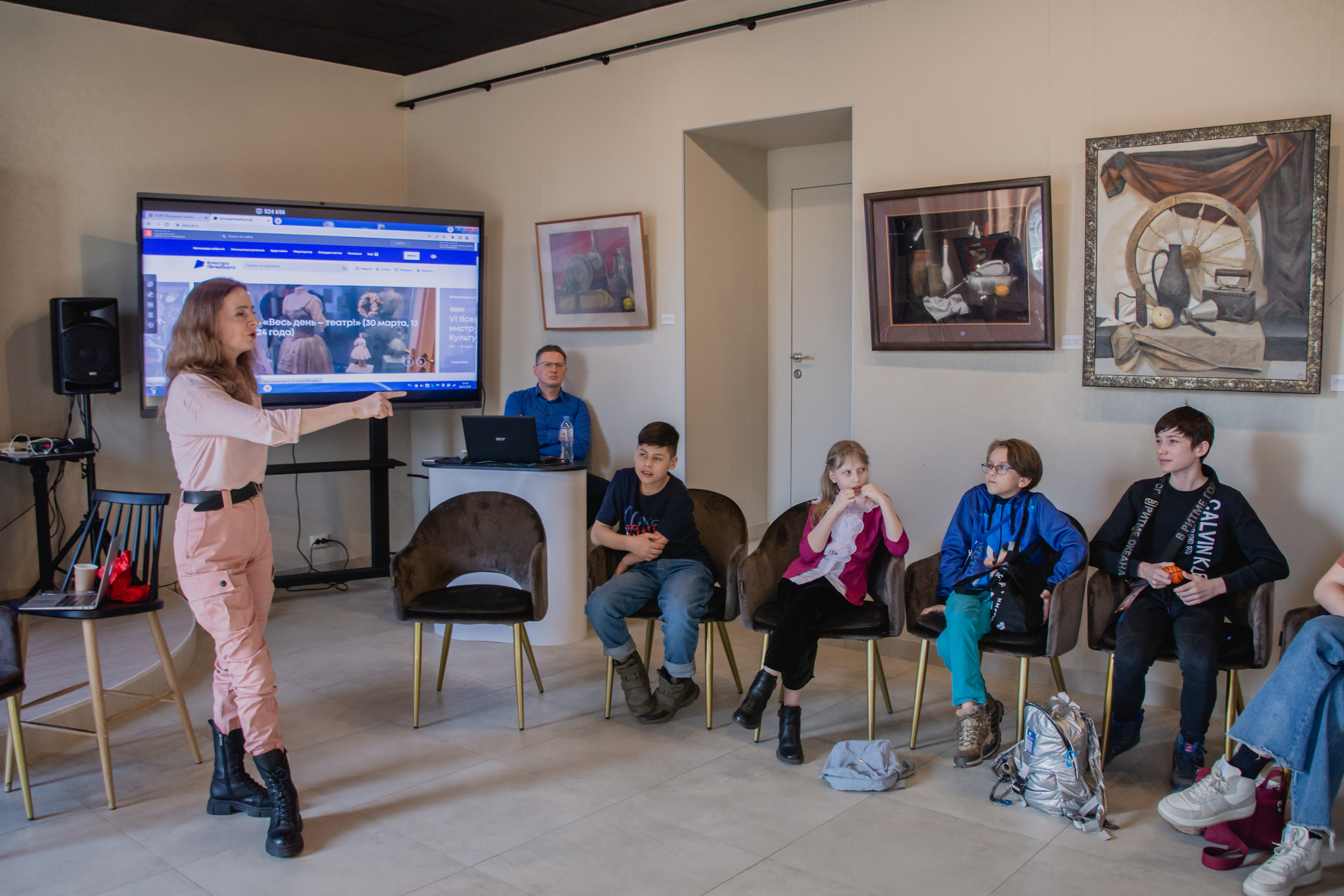 В медиацентре «Культура Петербурга» юные журналисты стали участниками актерских тренингов9