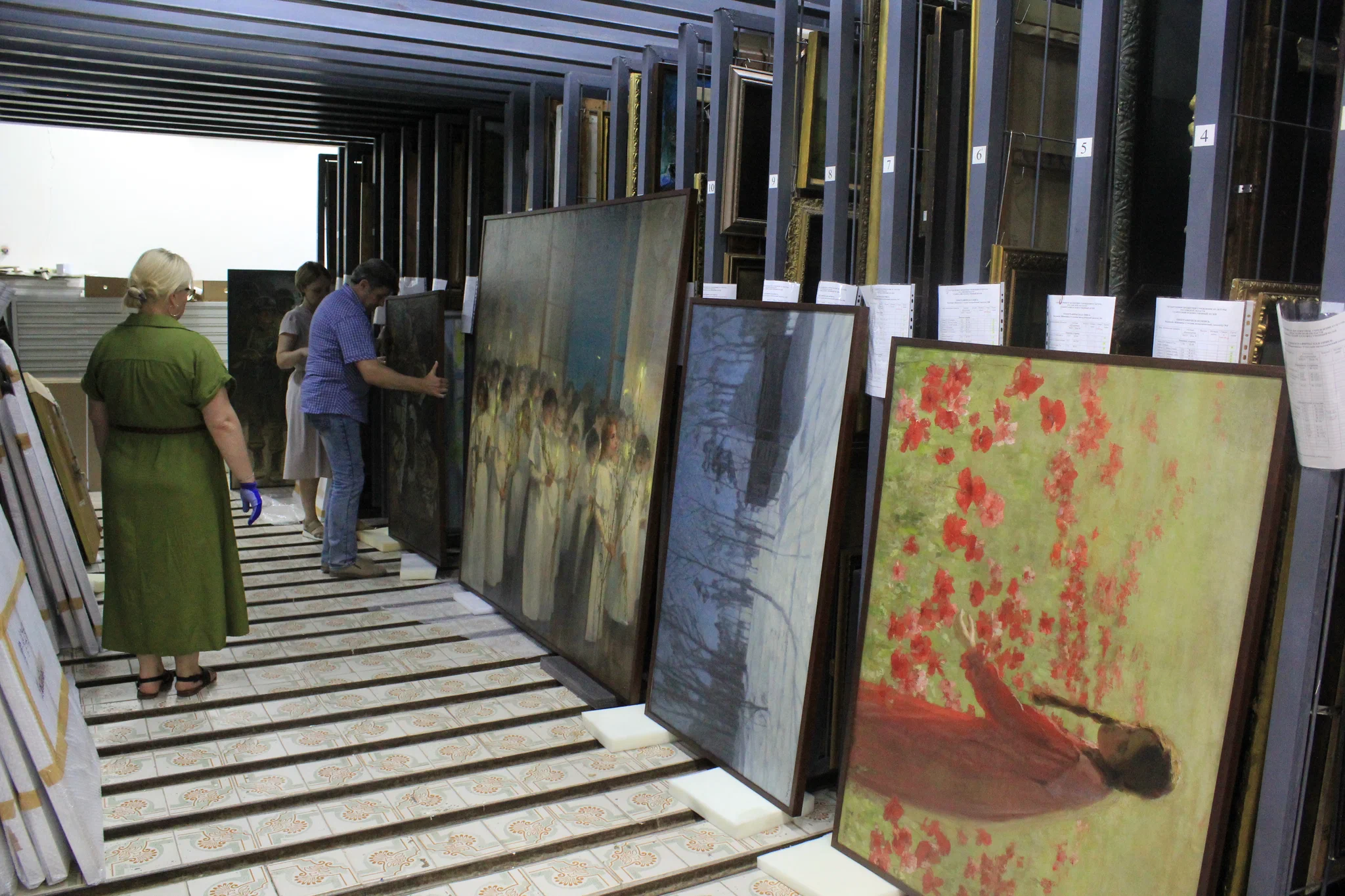 В Таганроге представили шедевры, спасенные в реставрационных мастерских Русского музея5