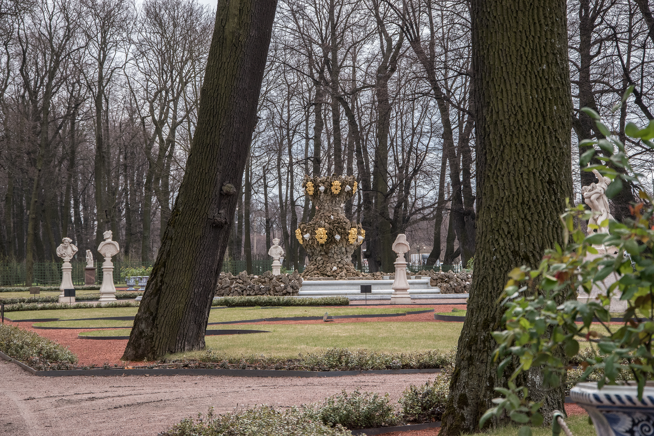 Скульптуры Летнего сада освободят из деревянных футляров14