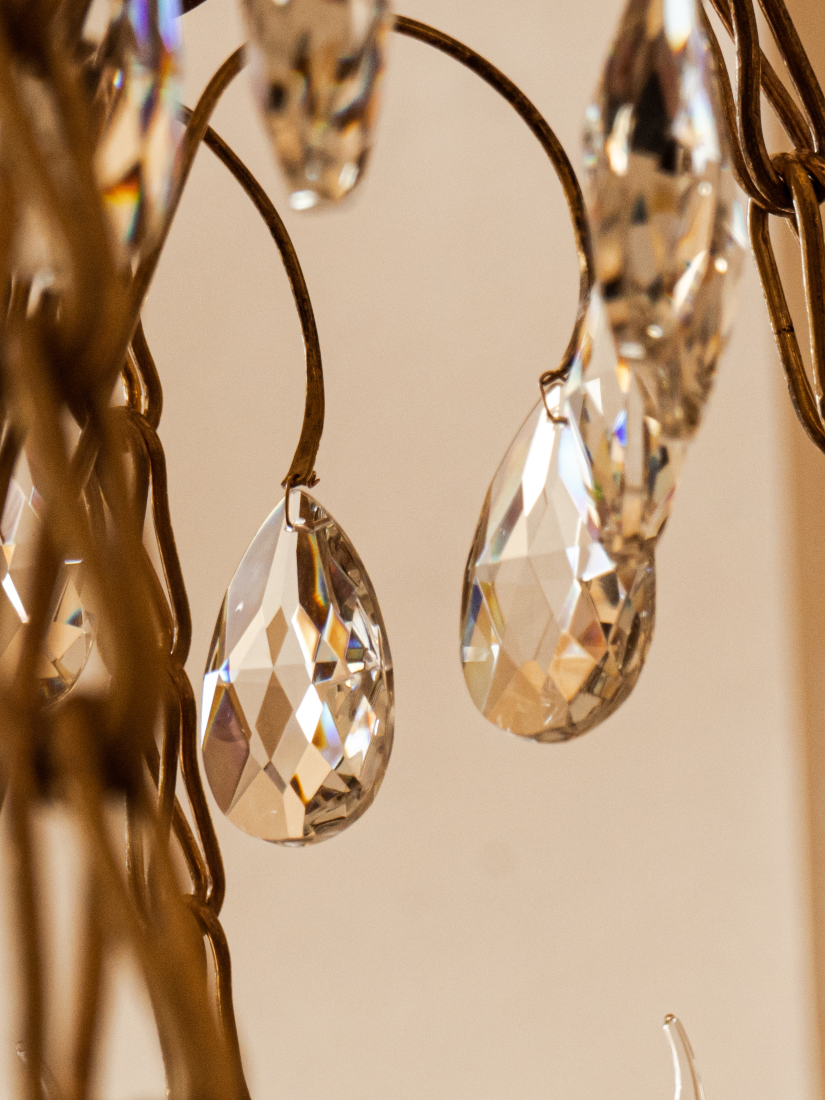 Реставраторы восстановили три большие люстры в ГМЗ «Царское Село» 5