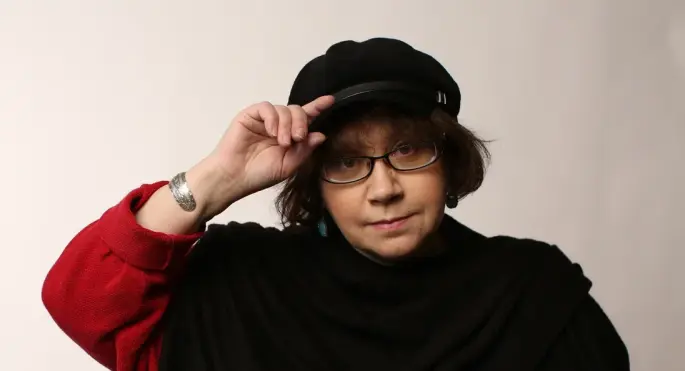 Женя Глюкк посвящает свои стихи маме и дочке