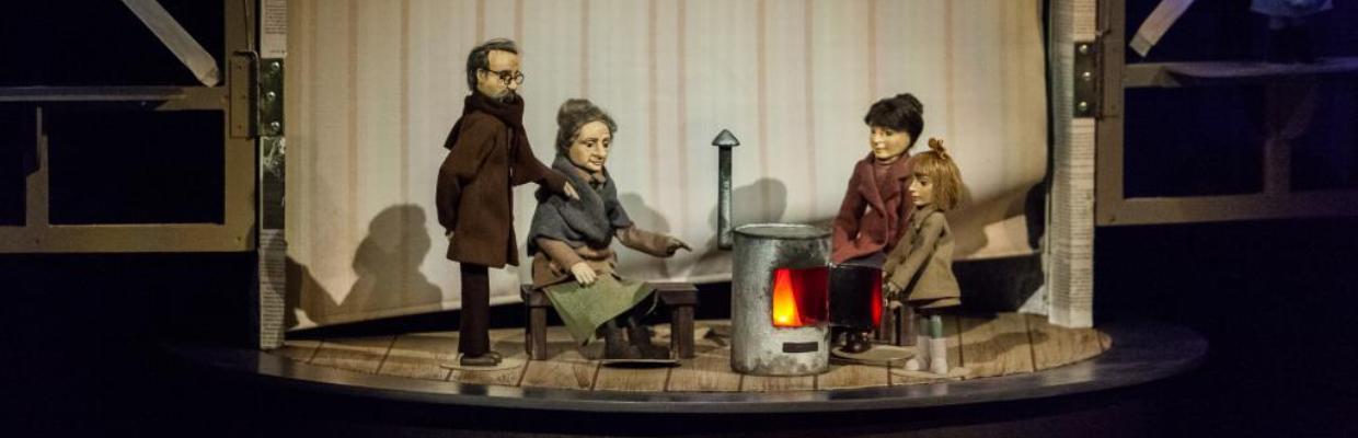 Зрители увидят спектакль «Кукла. Блокадная история» онлайн с переводом на РЖЯ