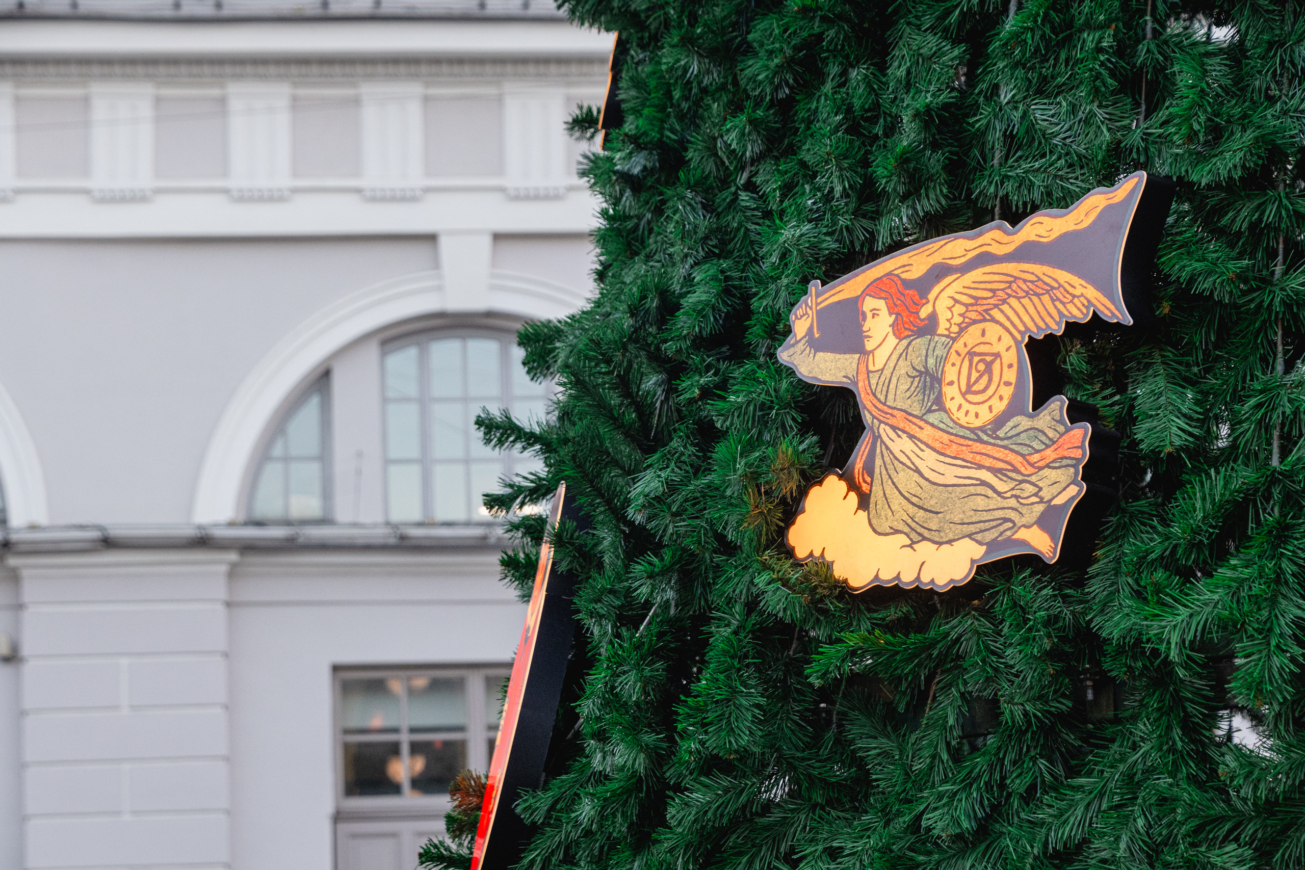 У «Манежа» можно полюбоваться елкой Бенуа11