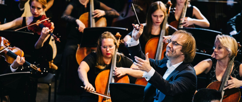 Симфонический оркестр «Северная Симфония». Фабио Мастранджело. Фото обложки: musichallspb.ru