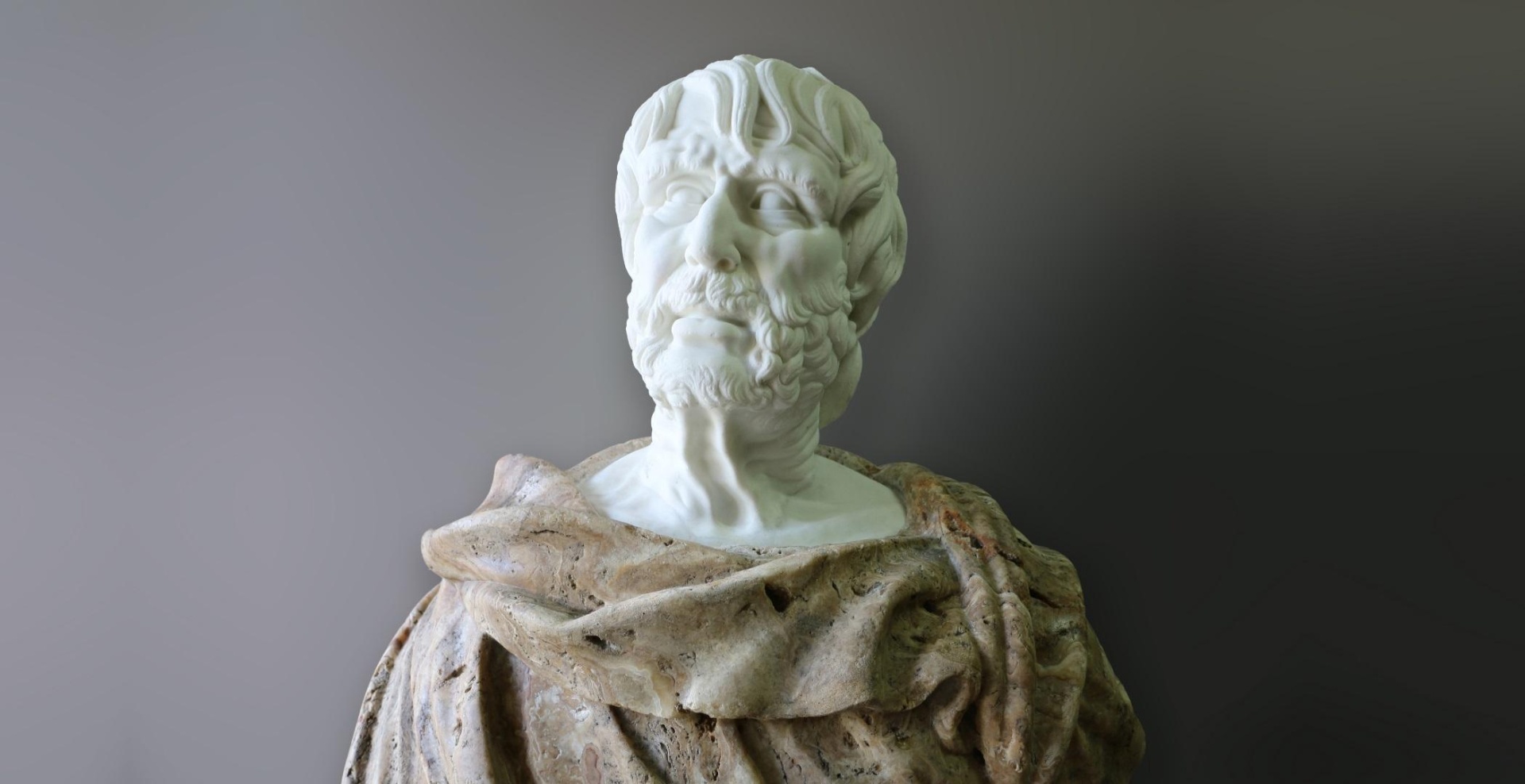 В Павловске отреставрировали бюст Сенеки