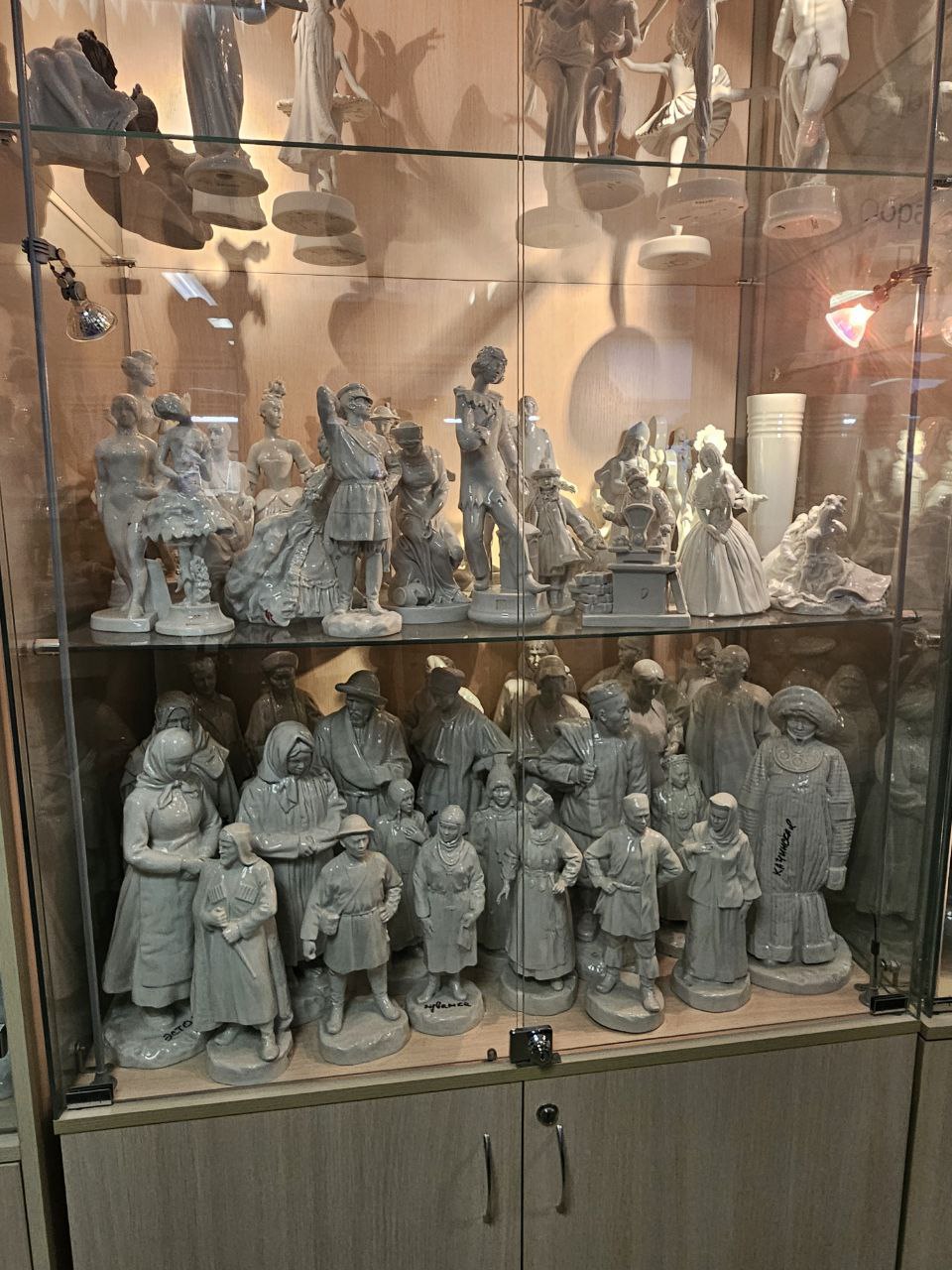 Участники программы «Многомерность культуры» побывали на Императорском фарфоровом заводе2