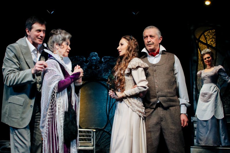 Спектакль «Деревья умирают стоя» в Балтийском доме