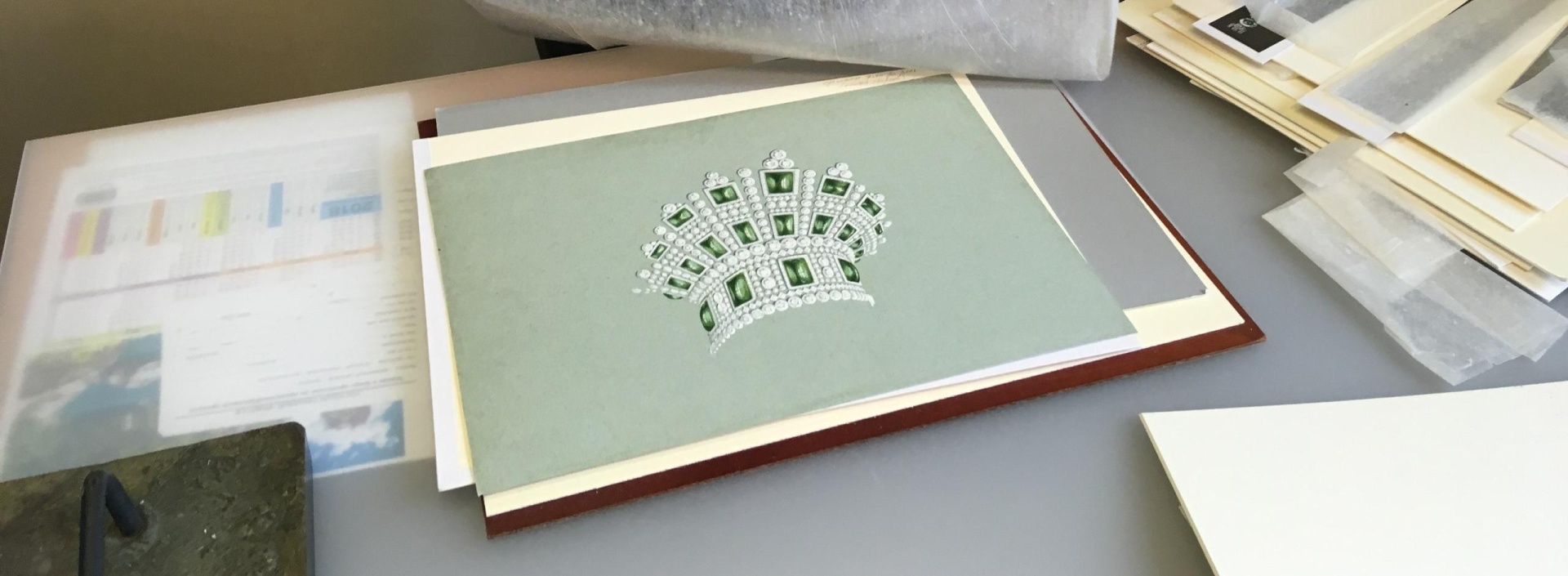 Обложка: В Эрмитаже реставрируют альбом проектов Карла Фаберже