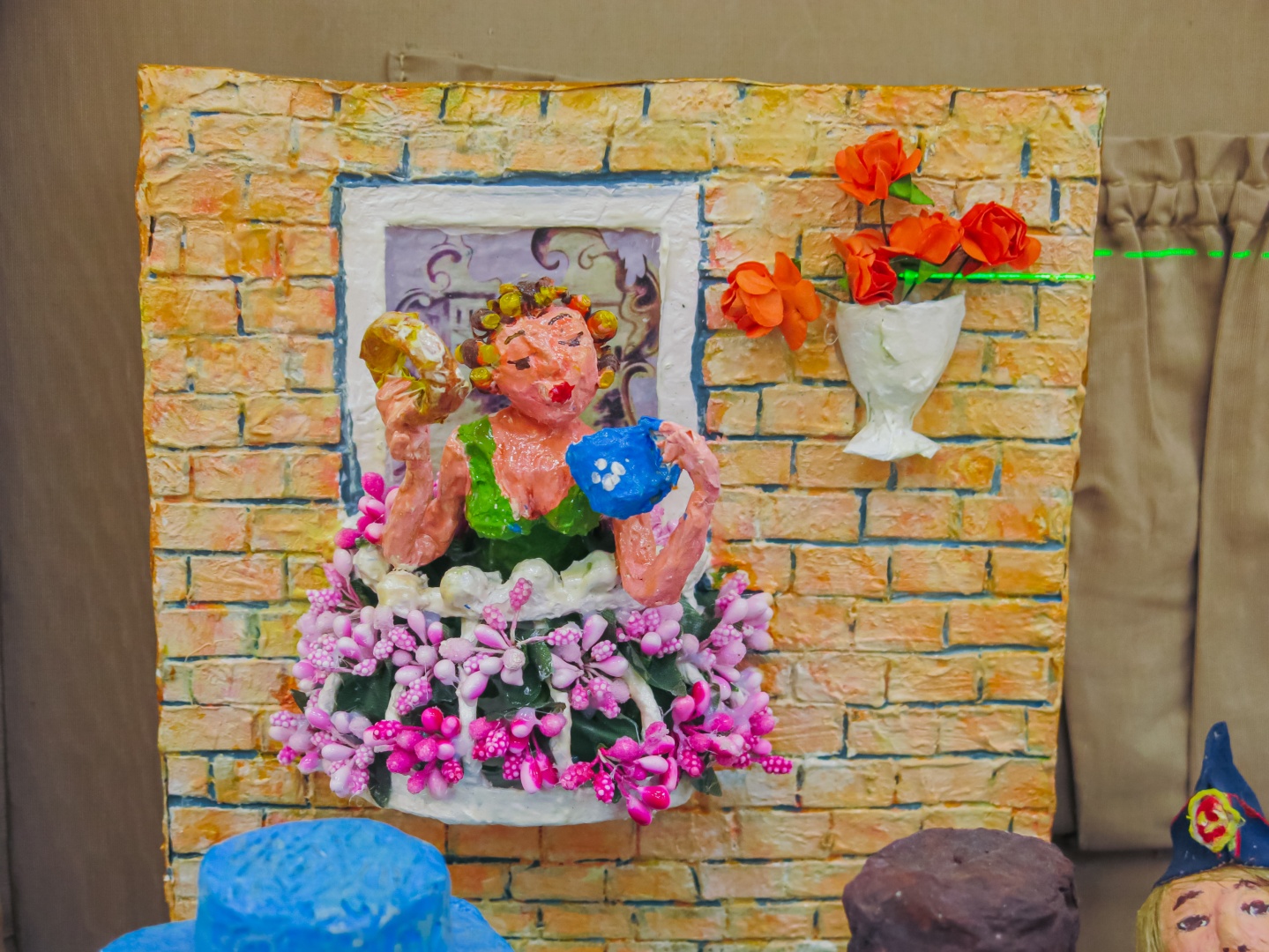 Красный ридикюль, чемодан и авоська: Союз художников покажет эволюцию женской сумочки 