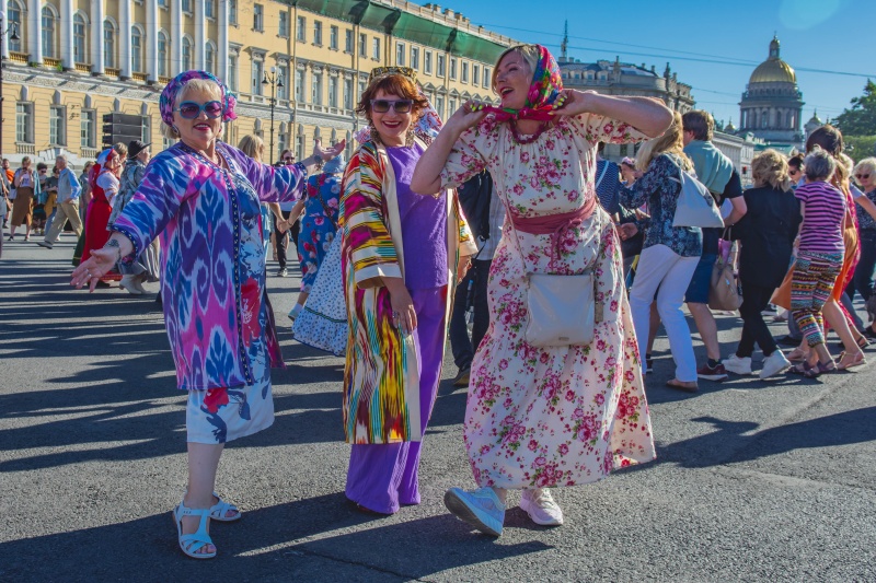 "Хороводы России" объединили три тысячи человек на Дворцовой площади