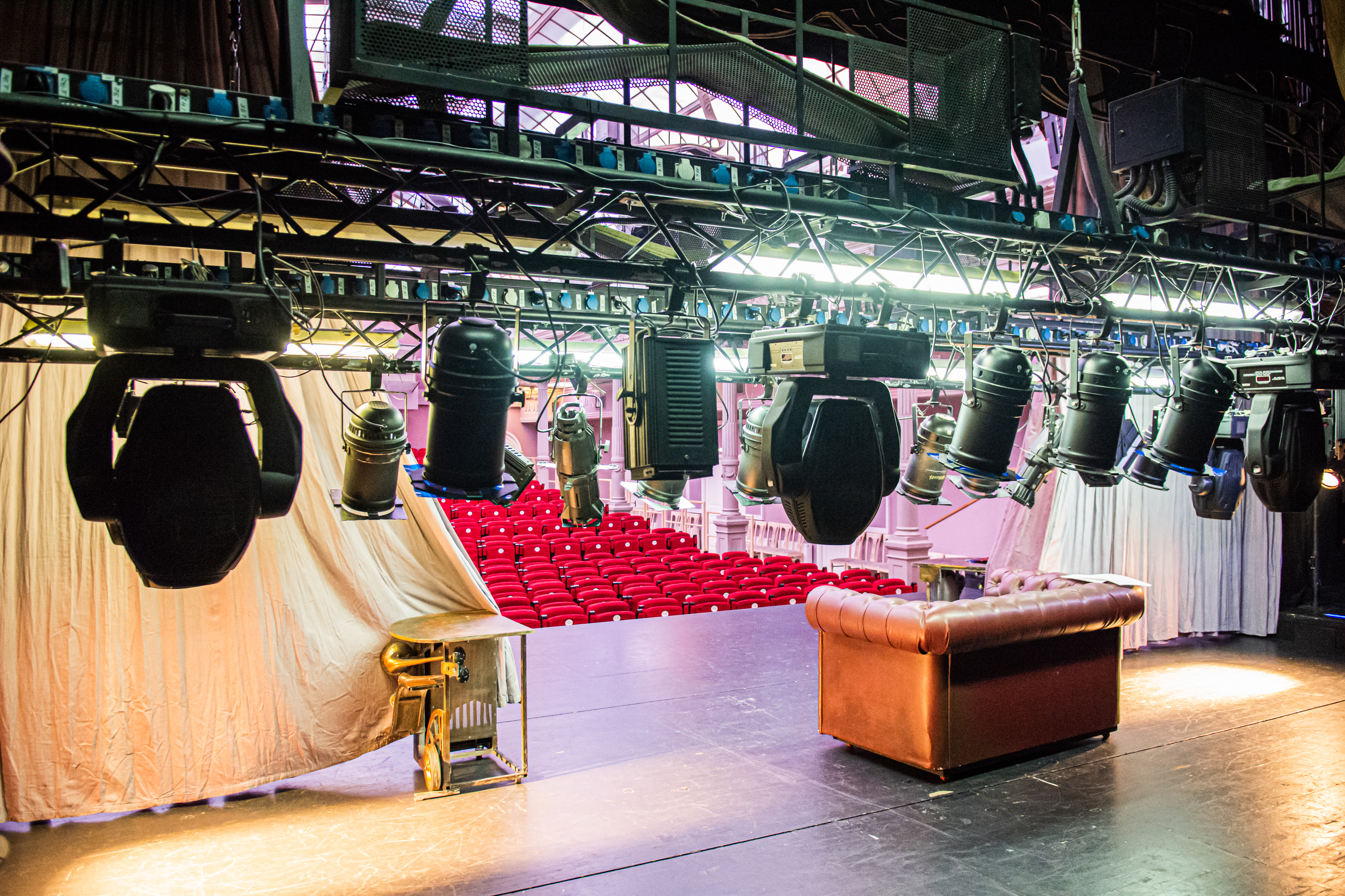 Проход за кулисы разрешен!4