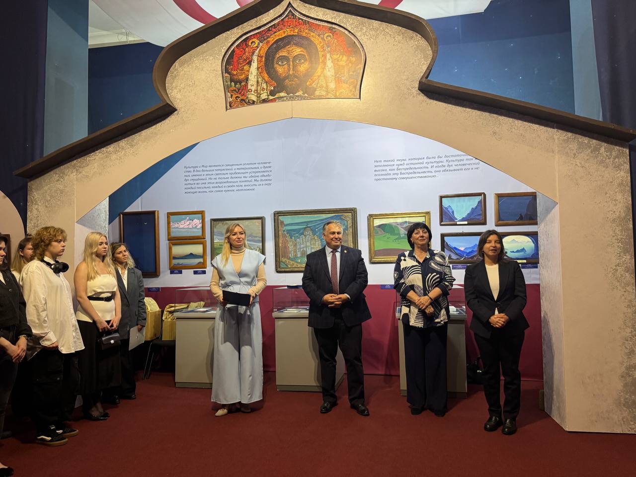 Первокурсников художественного училища имени Рериха посвятили в студенты1