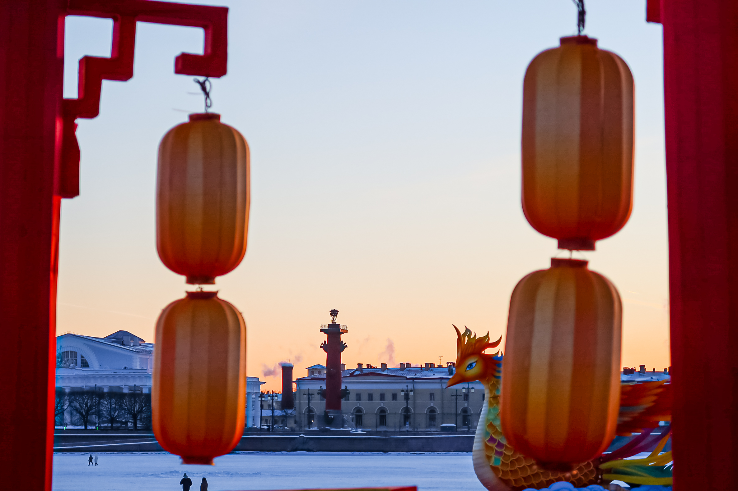 Драконы и фениксы из Цзыгуна поселились на Заячьем острове1