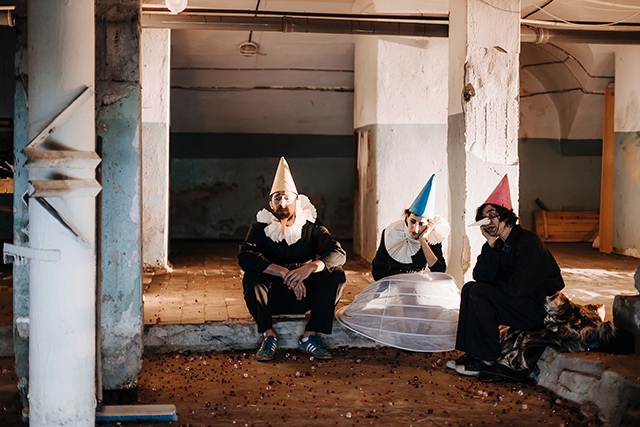 Зеркальный лабиринт: что воля, что неволя... 