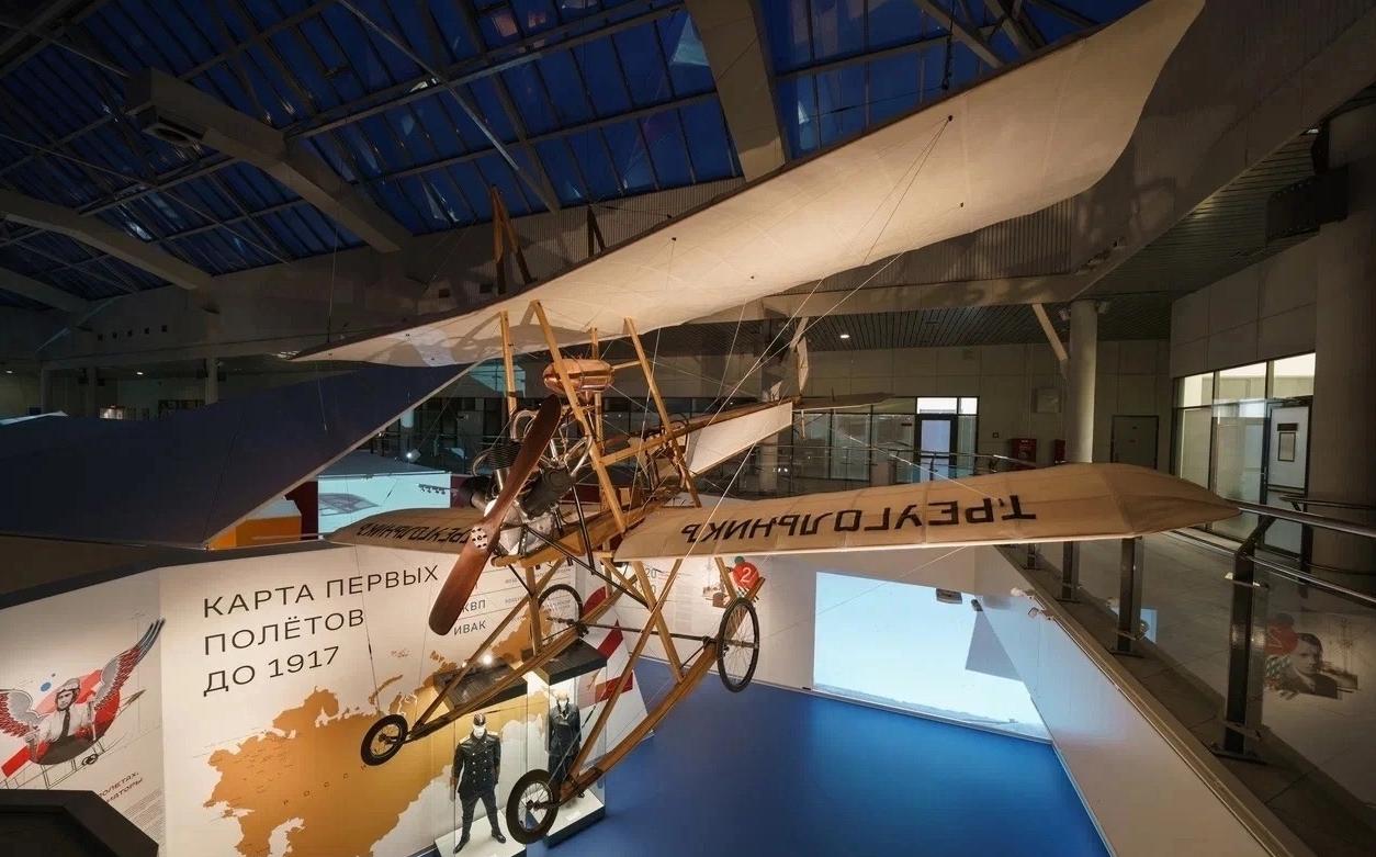 Возобновила работу выставка к 100-летию гражданской авиации