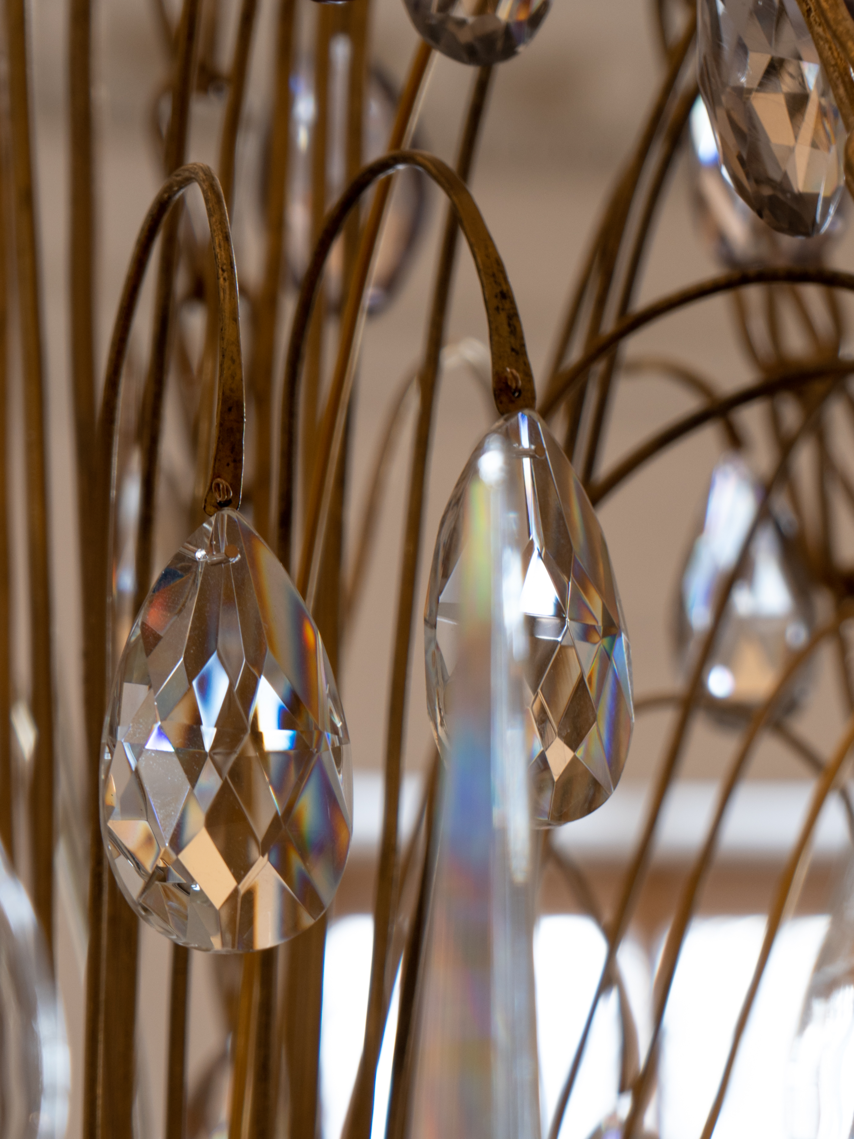 Реставраторы восстановили три большие люстры в ГМЗ «Царское Село» 11