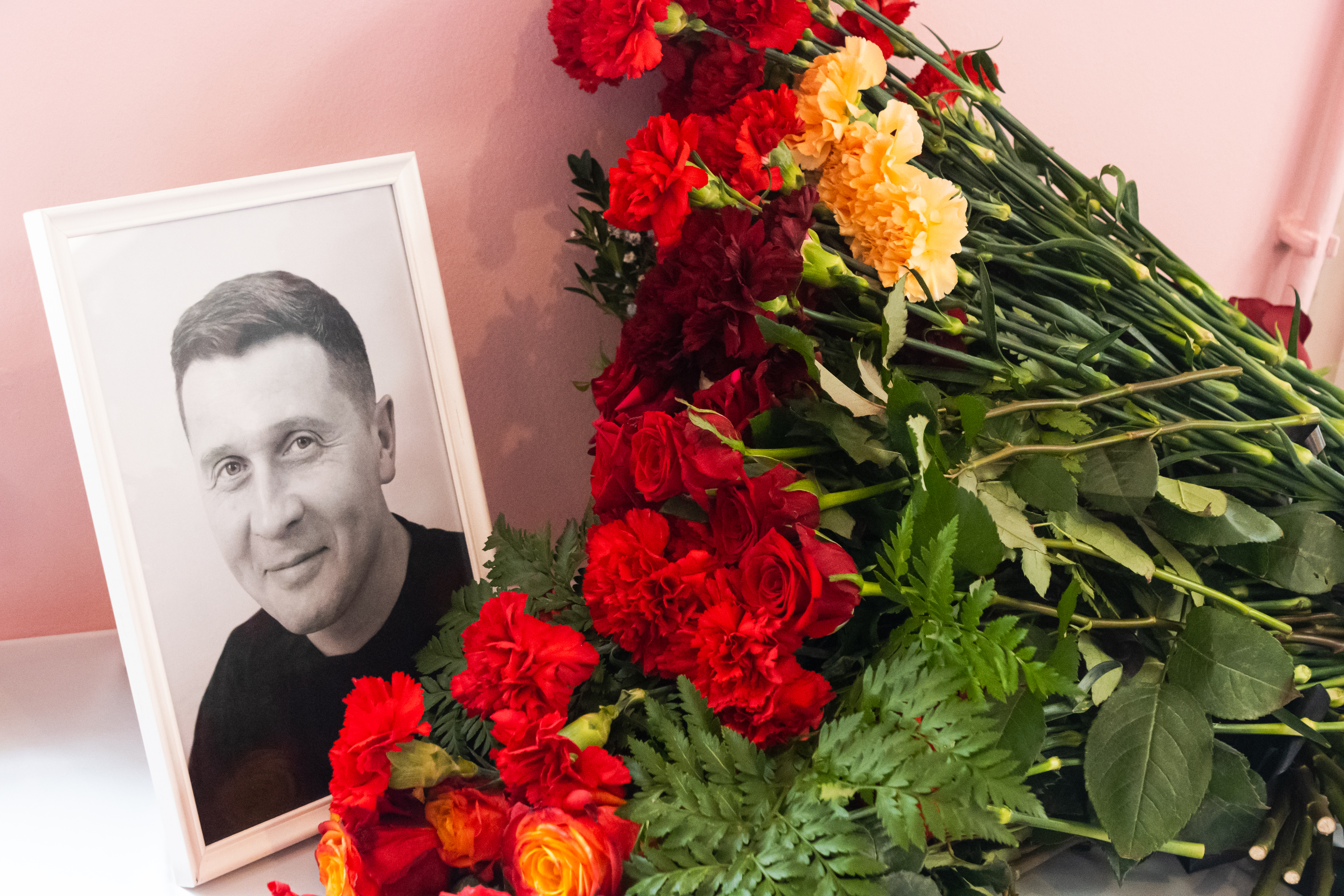 В театре «На Неве» открыли мемориальную доску в память об артисте Вадиме Алфёрове12