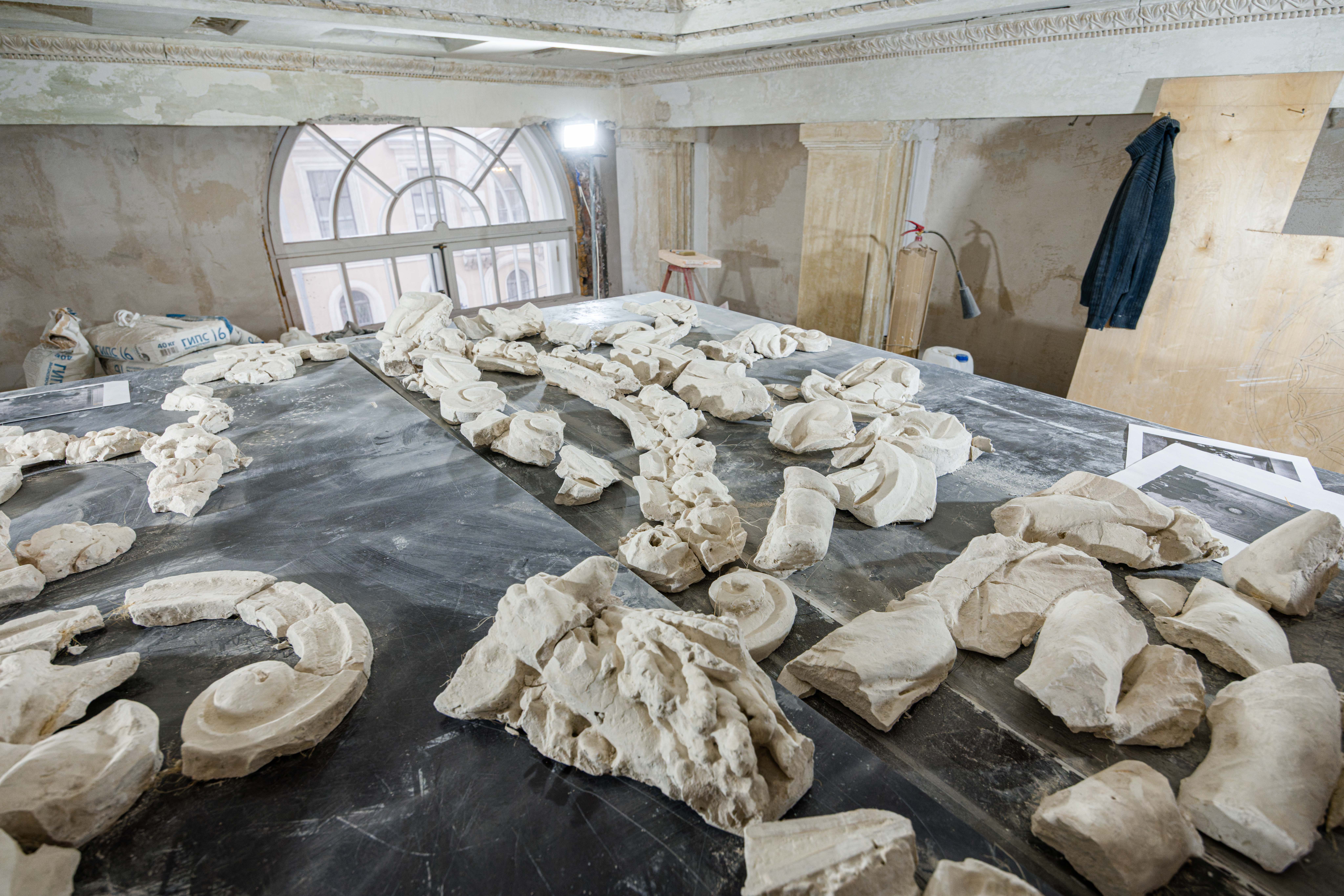 В дымовой трубе Дома Радио нашли барельеф 1910-х годов5