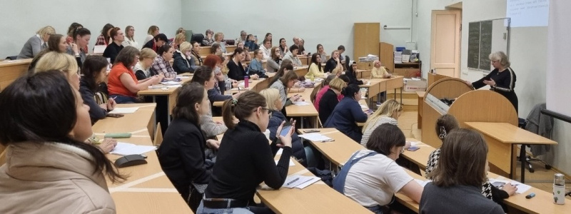 Фото заставки: Акция «Тотальный диктант». Источник: vk.com/totaldict_spb. Автор: Инна Жукова. Правообладатель: vk.com/totaldict_spb.