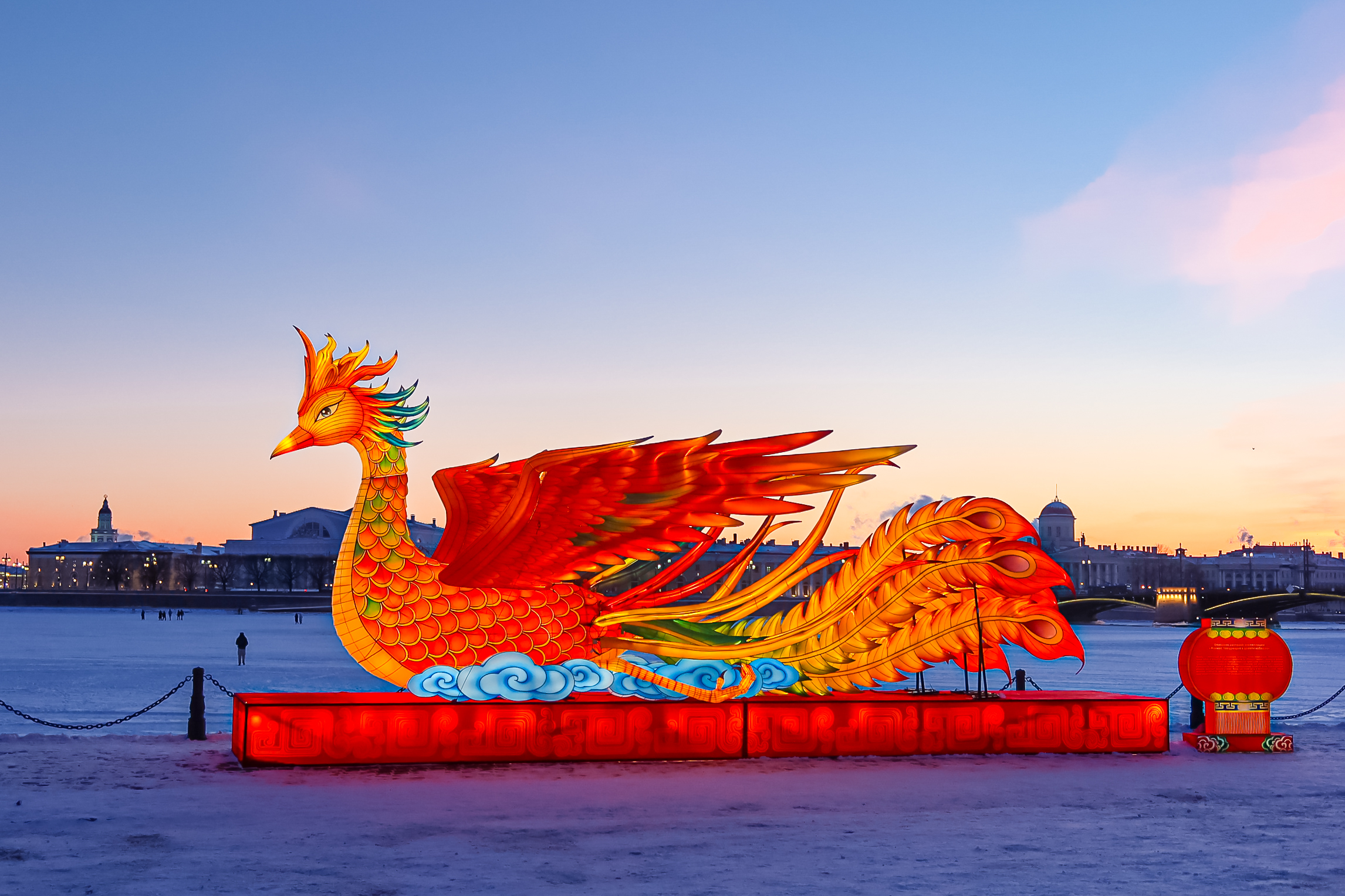 Драконы и фениксы из Цзыгуна поселились на Заячьем острове33