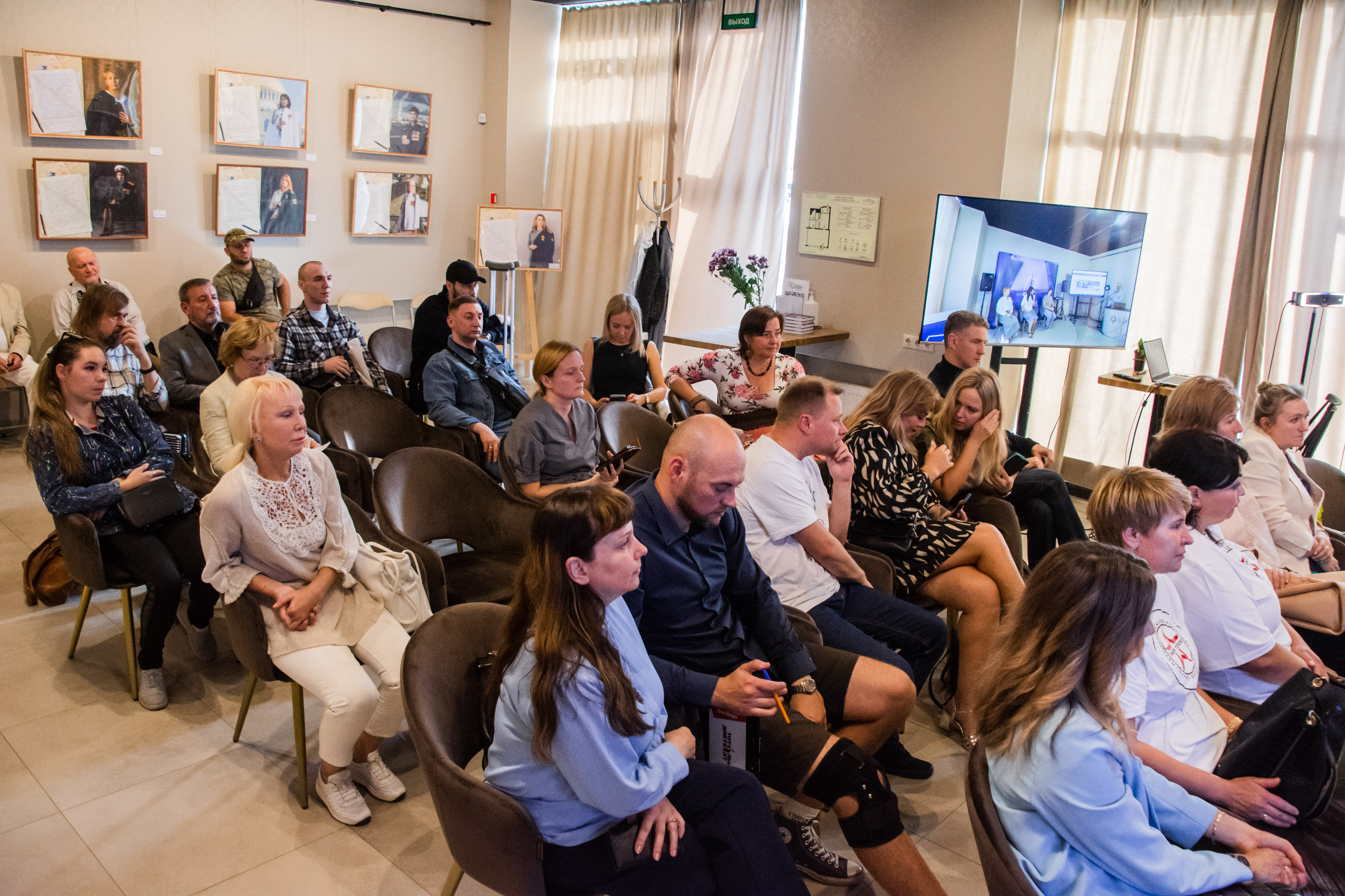 В медиацентре «Культура Петербурга» открылась выставка «Закаленная сталь России»     13