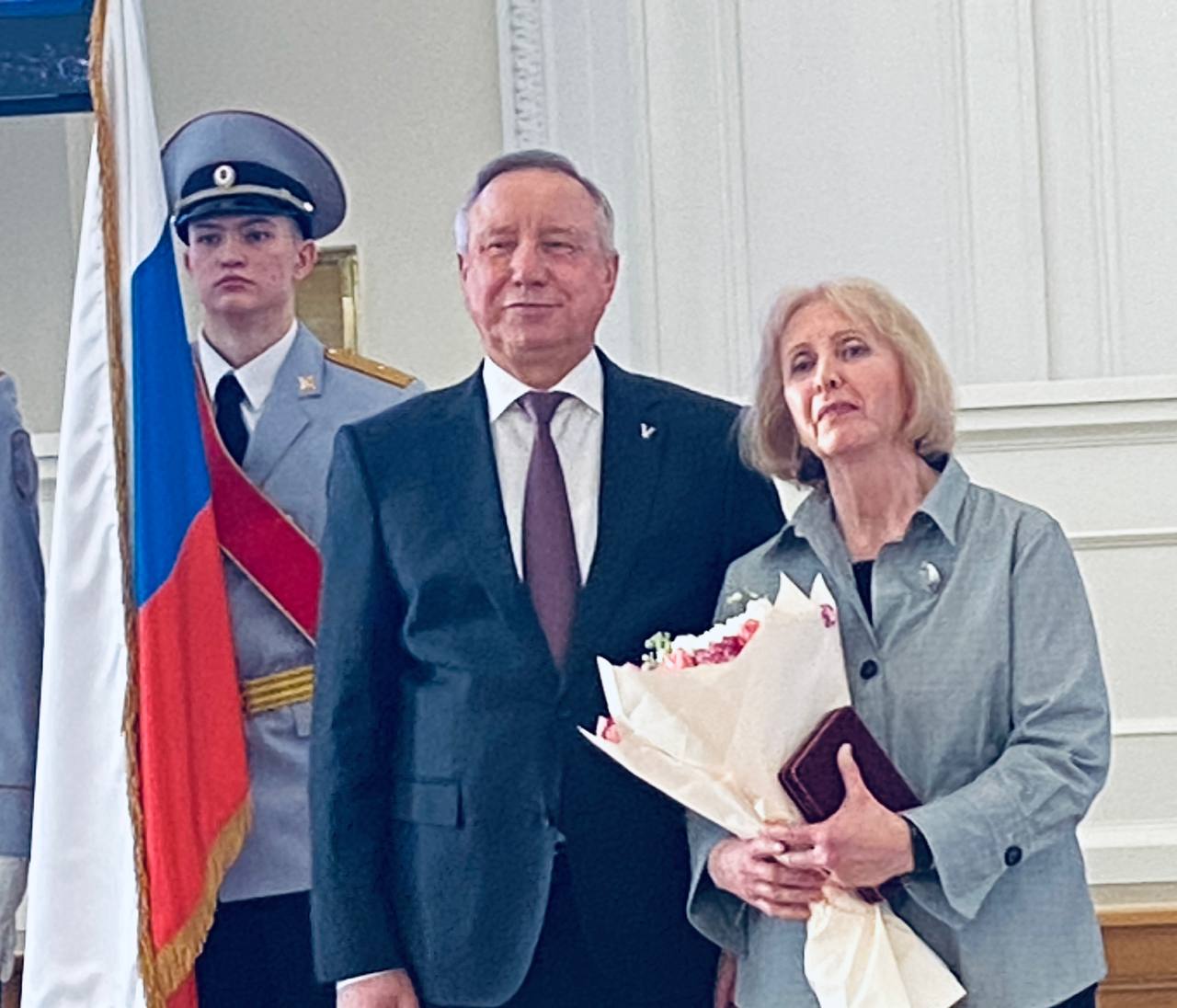 Губернатор наградил петербургских художников2