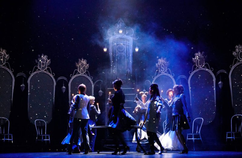 Спектакль «Восемь любящих женщин» в Балтийском доме