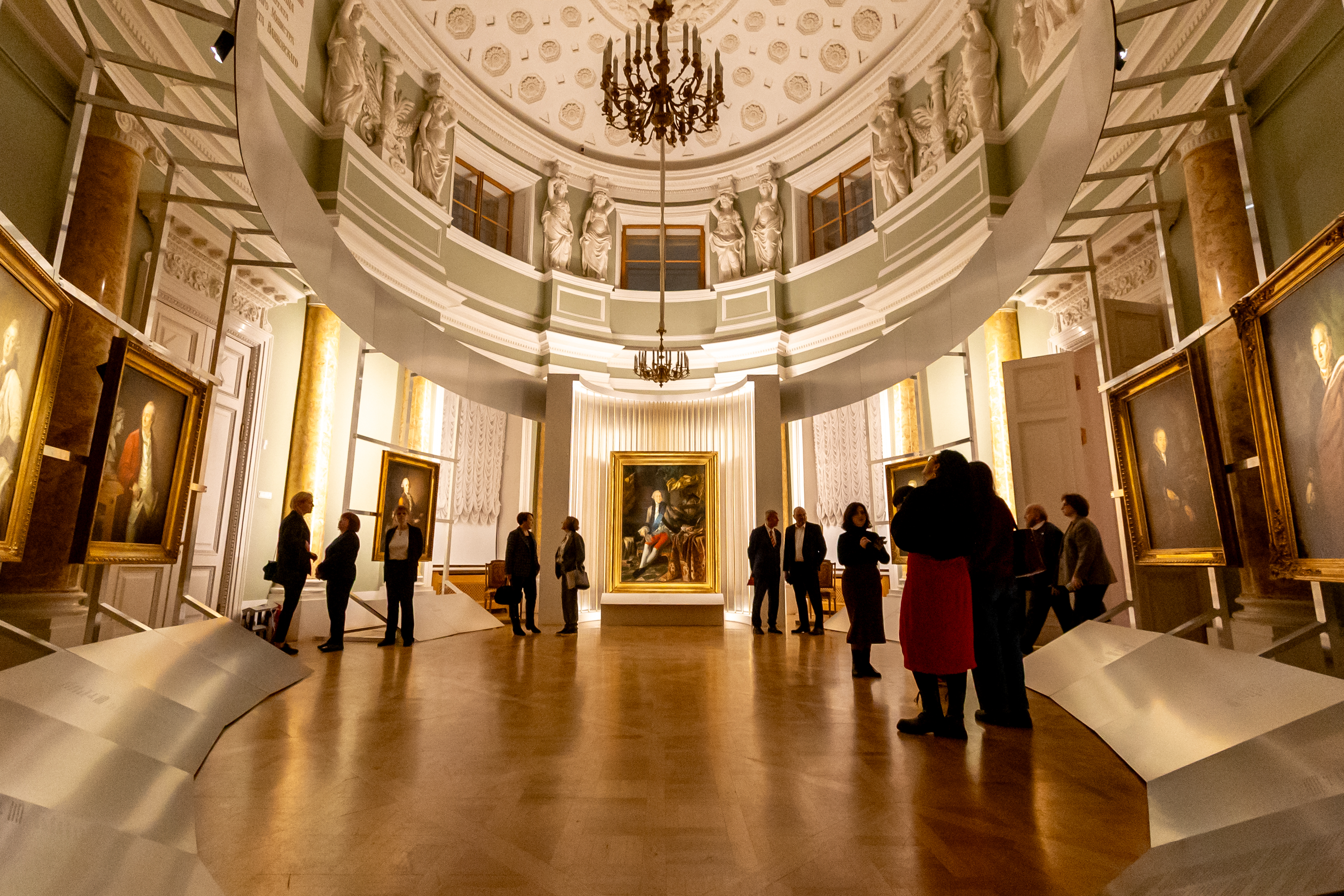 Грандиозная портретная выставка открылась в Русском музее9