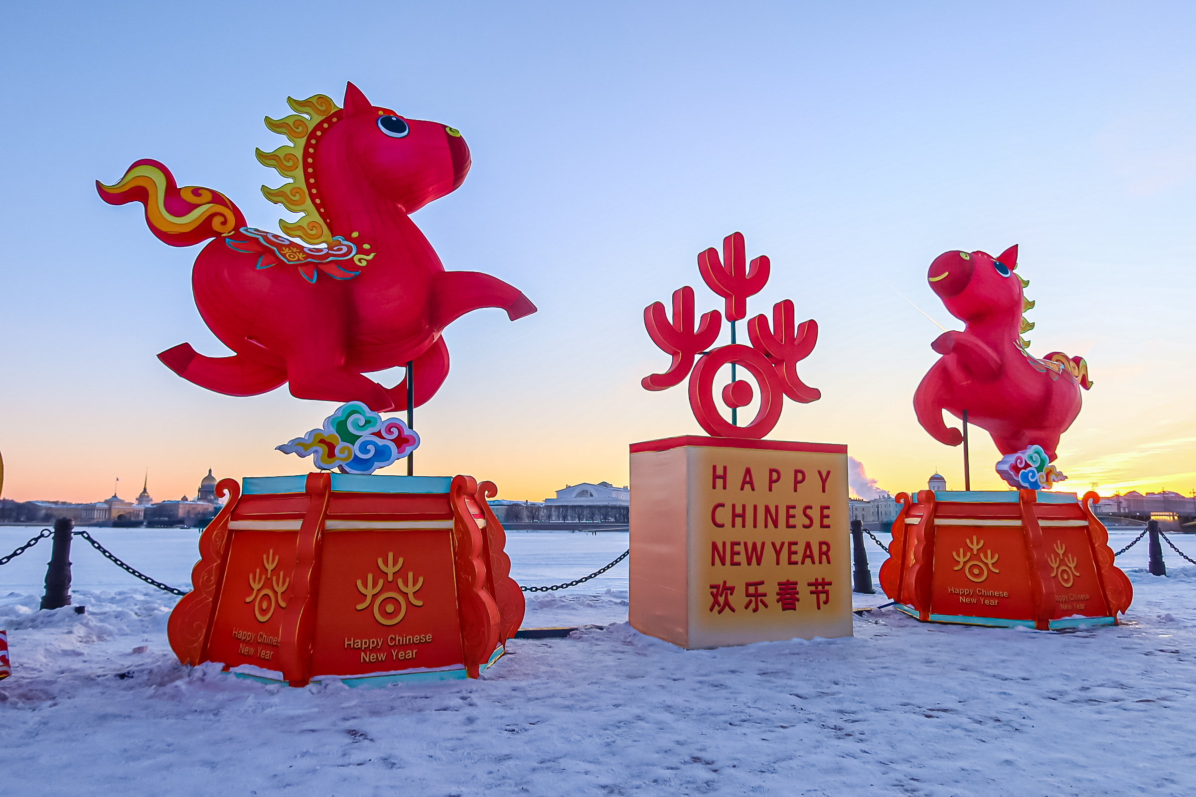 Драконы и фениксы из Цзыгуна поселились на Заячьем острове3