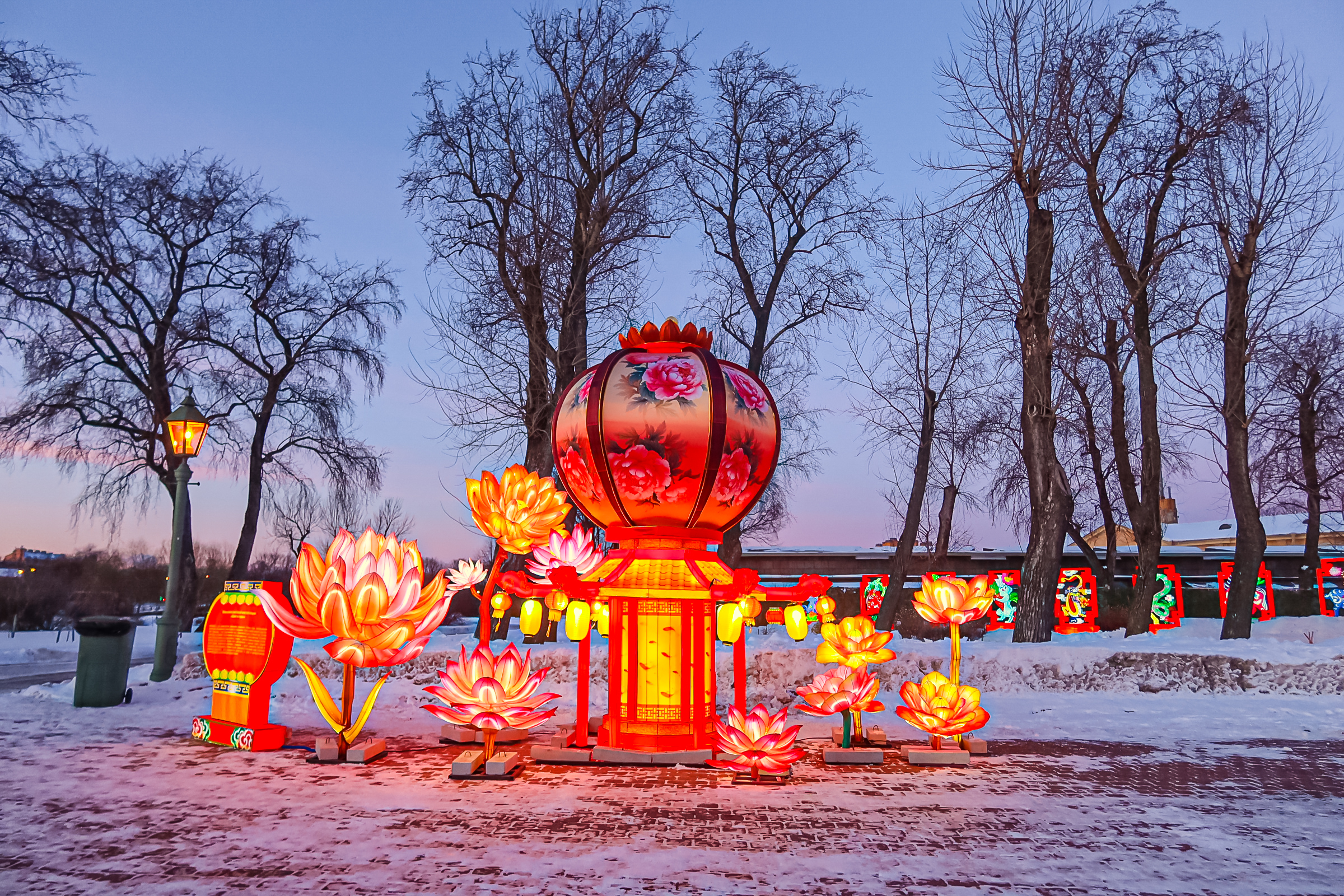 Драконы и фениксы из Цзыгуна поселились на Заячьем острове35