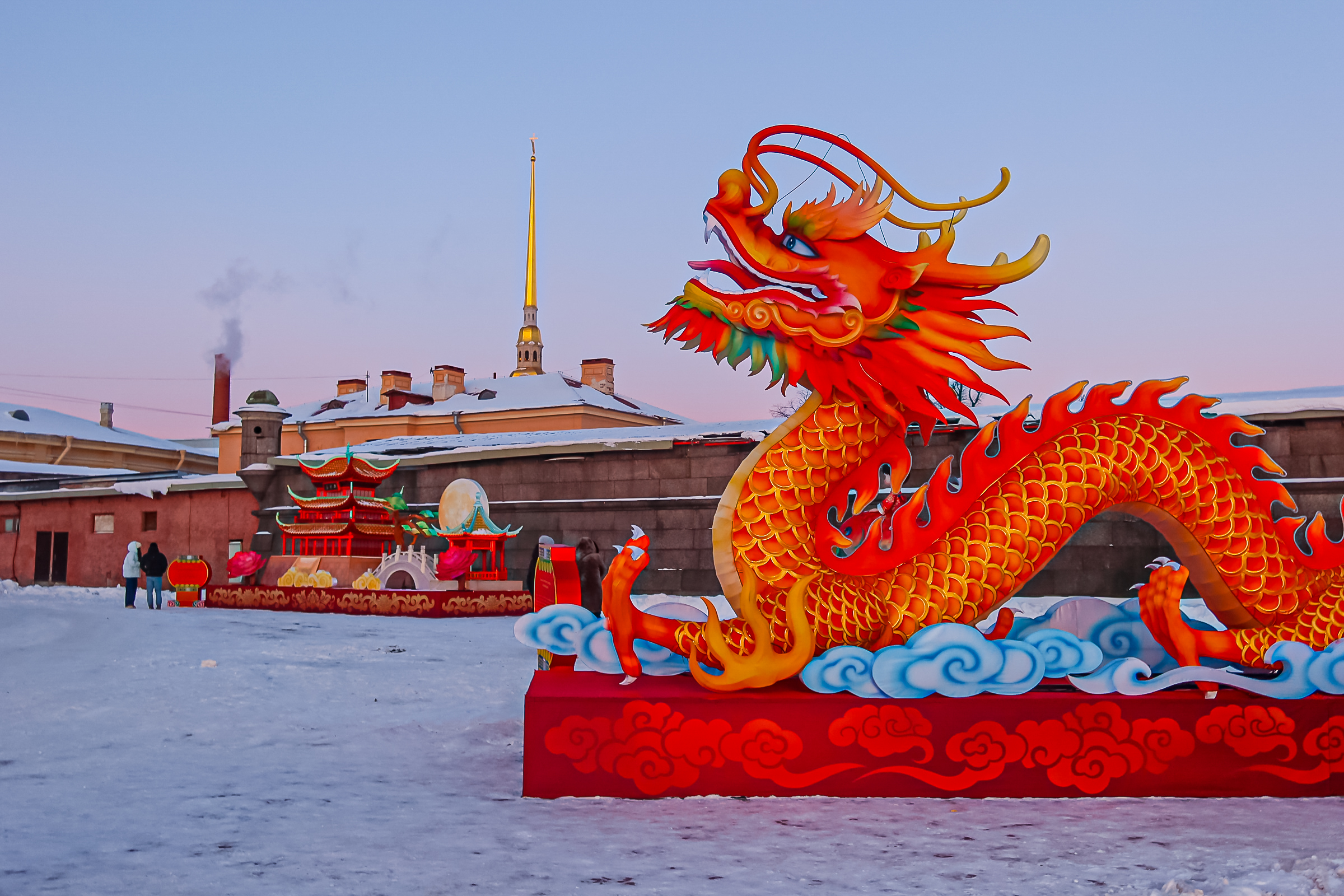 Драконы и фениксы из Цзыгуна поселились на Заячьем острове17