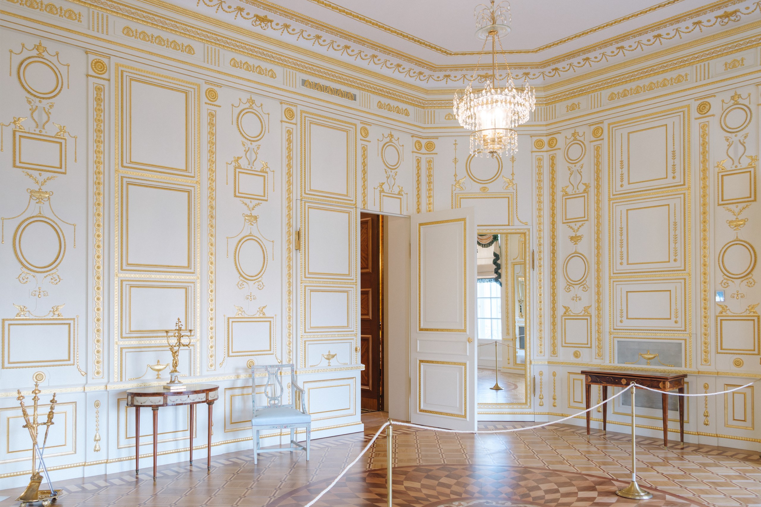 Панно личных апартаментов Екатерины II в ГМЗ «Царское Село» реконструируют с помощью нейросетей 3