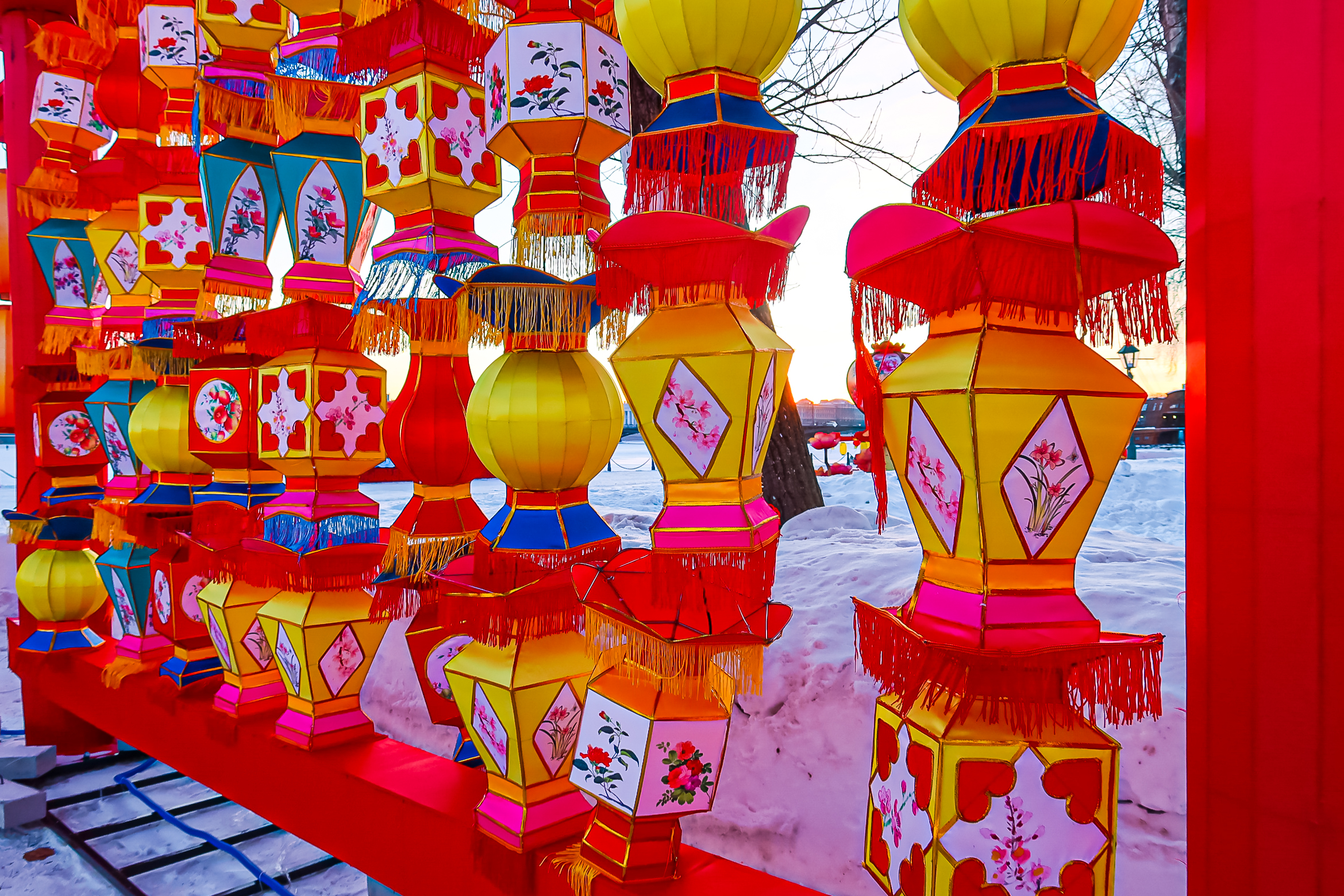 Драконы и фениксы из Цзыгуна поселились на Заячьем острове5