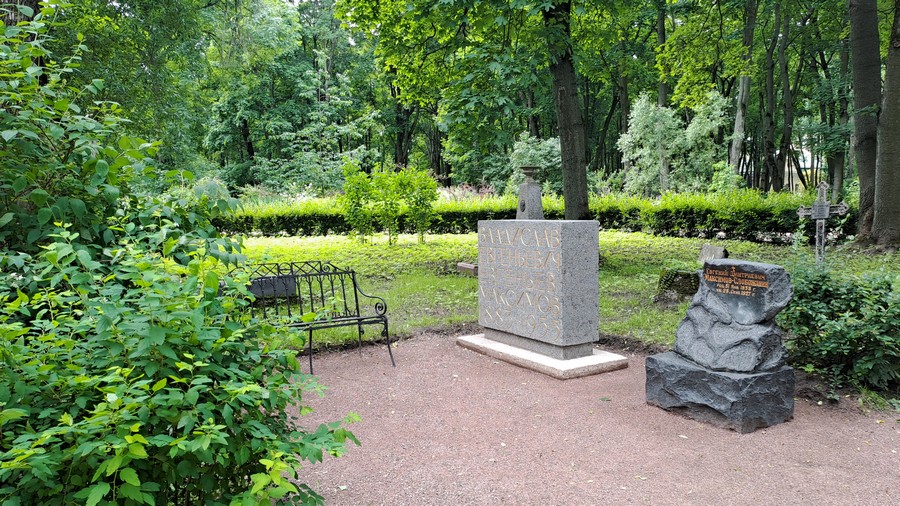 Некрополь «Литераторские мостки» получил музейный статус 90 лет назад2