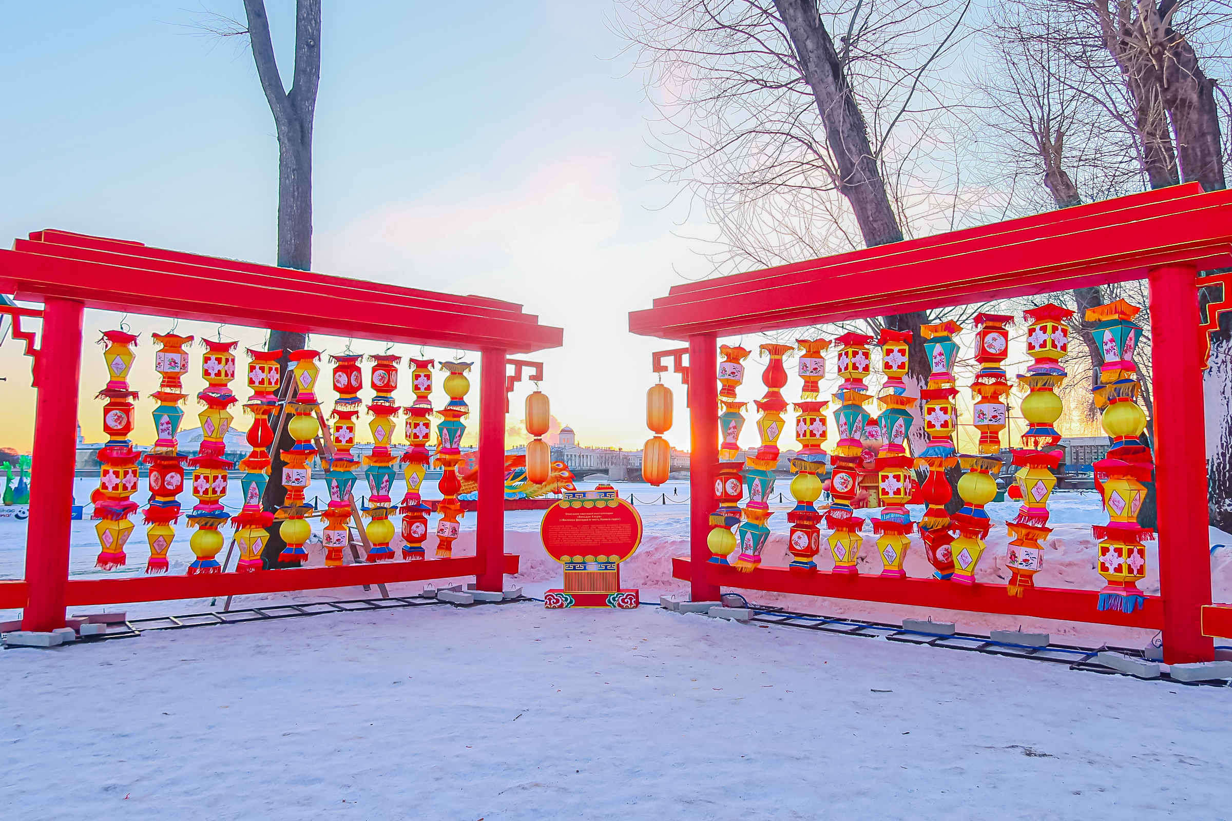 Драконы и фениксы из Цзыгуна поселились на Заячьем острове4