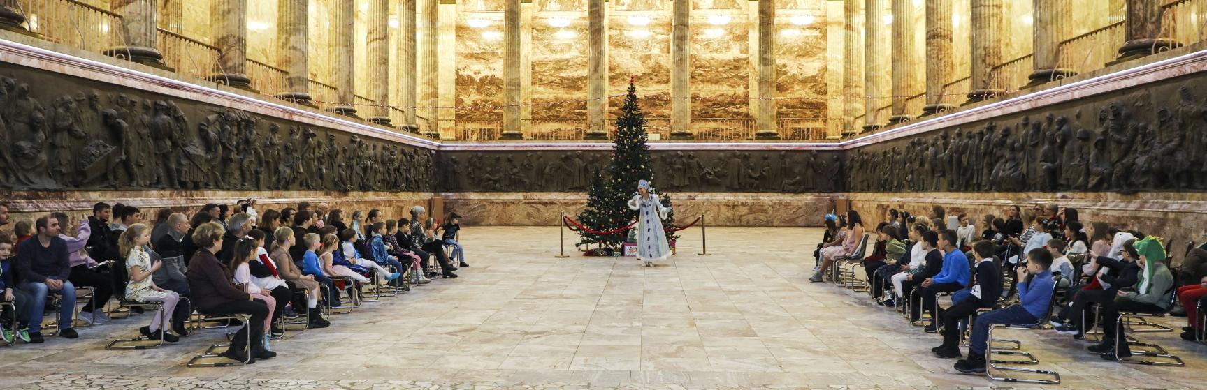 РЭМ ответит на вопрос: «Кто придумал Новый год?»