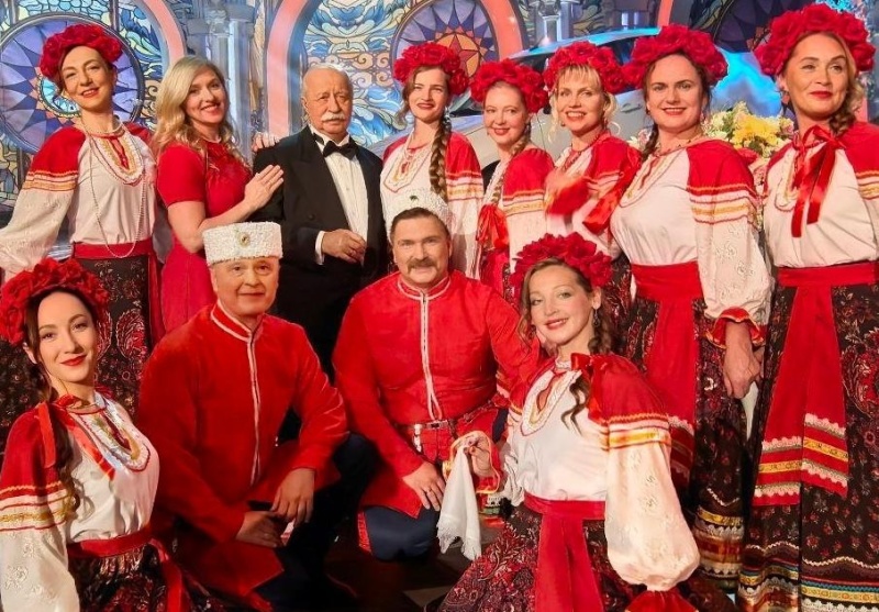 Петербургская фолк-группа «Жемчуга» спела на «Поле Чудес»