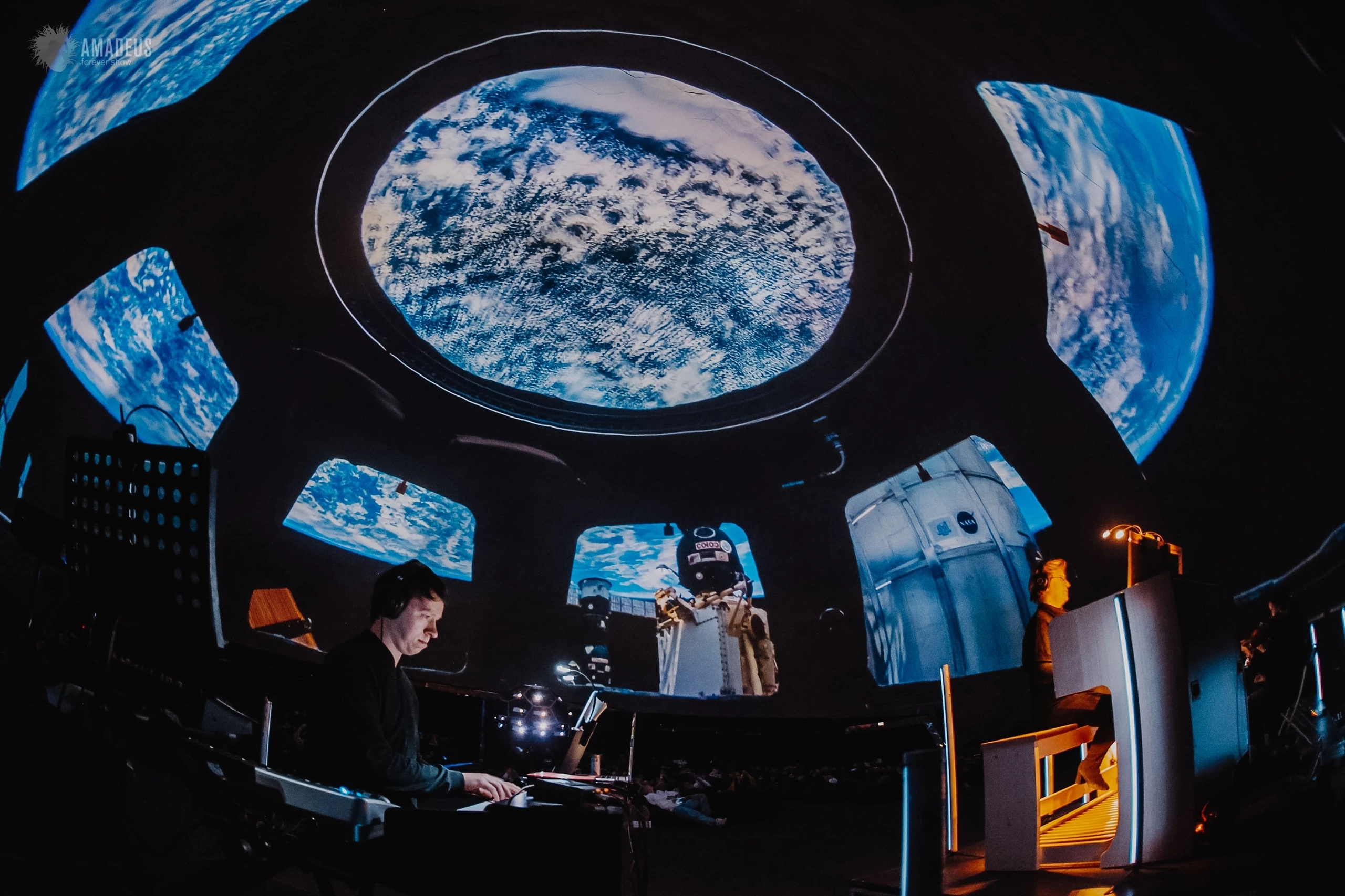 В Планетарии № 1 звездные миры будут изучать под звуки органа и струнного оркестра2