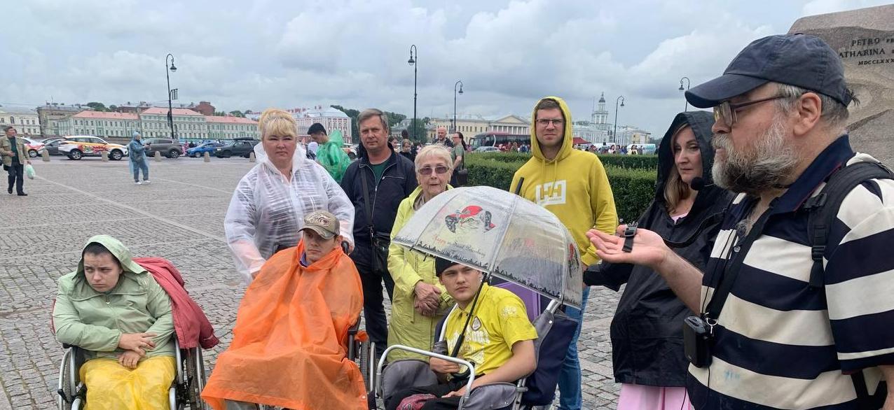 Участники проекта «Многомерность культуры» узнали историю Сенатской площади