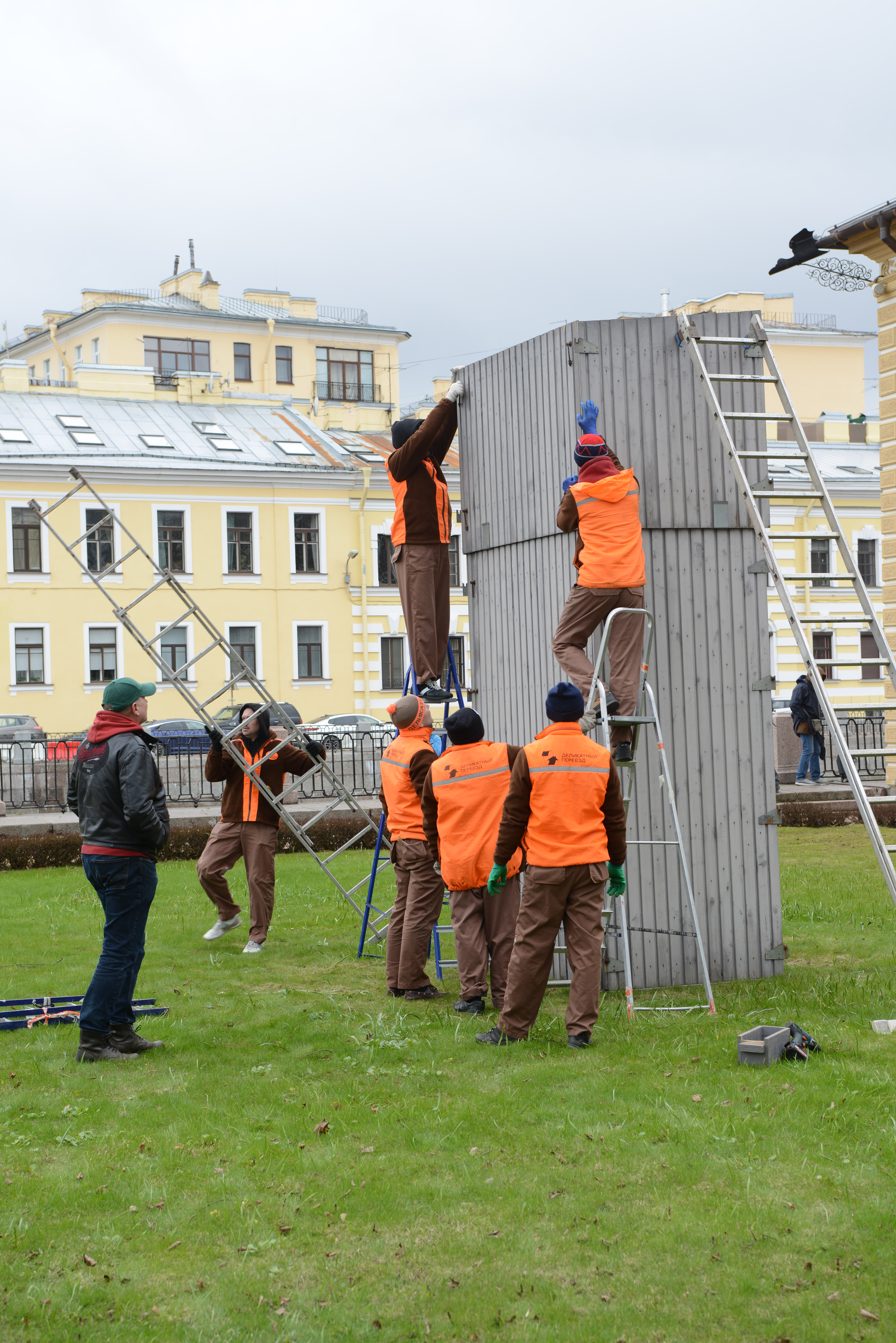 Скульптуры Летнего сада освободят из деревянных футляров18