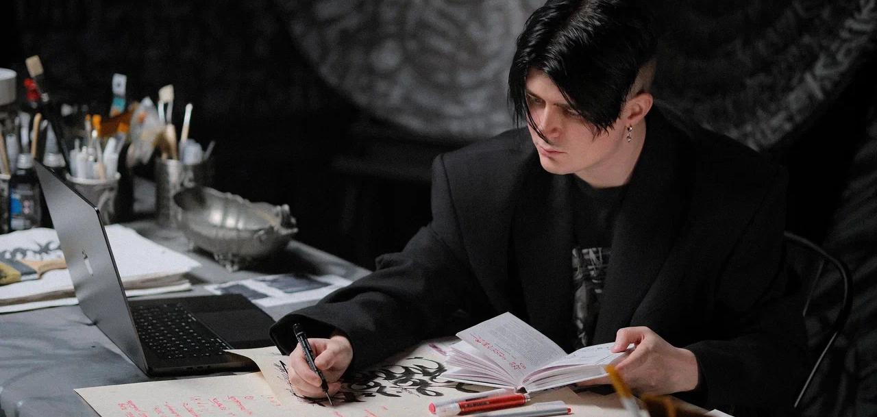 Обложка: «Азбука» устроит в «Буквоеде» перфоманс Покрас Лампаса