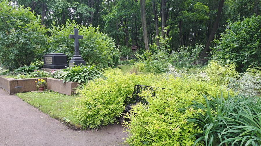 Некрополь «Литераторские мостки» получил музейный статус 90 лет назад3