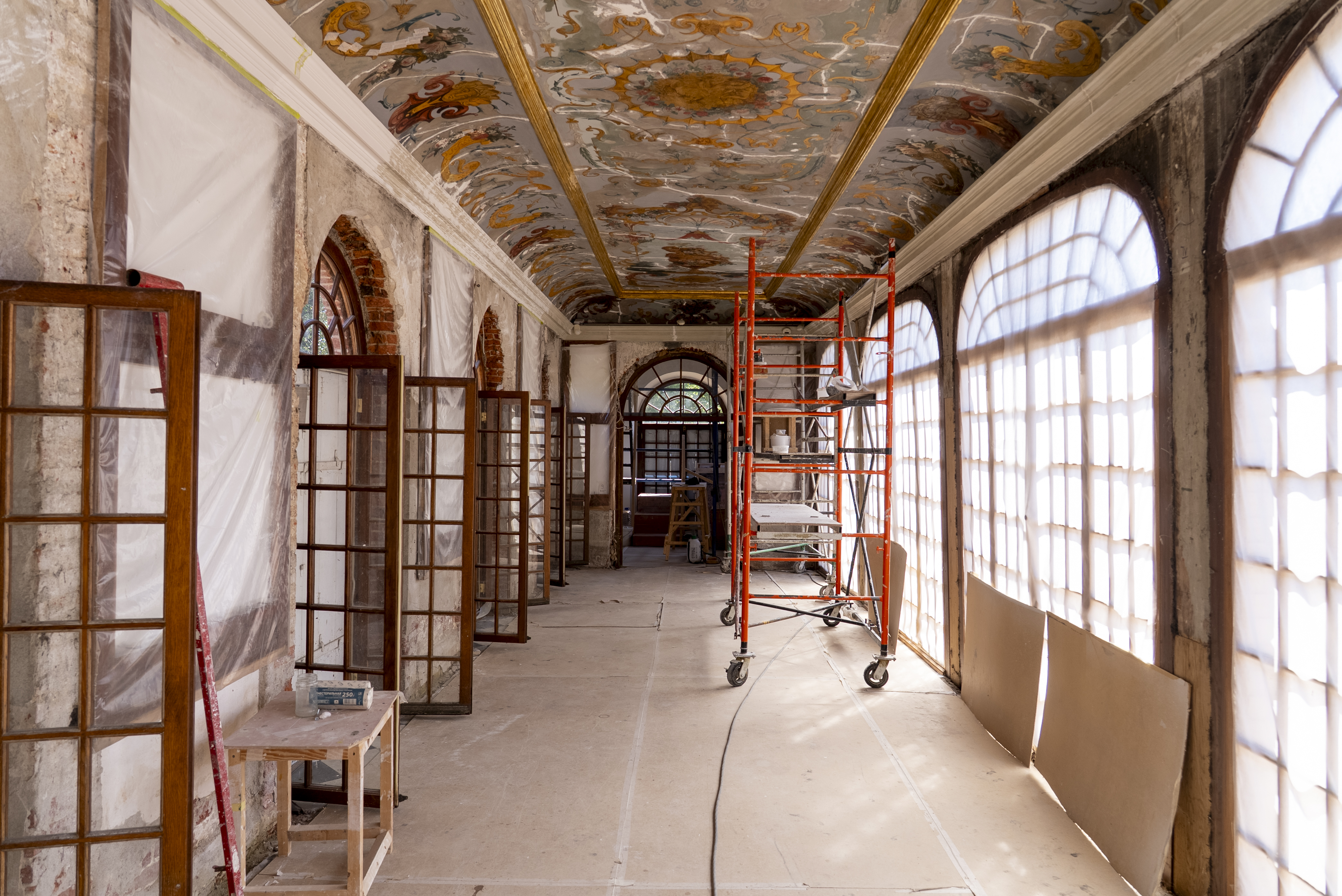 В Петергофе продолжается реставрация дворца «Монплезир»5