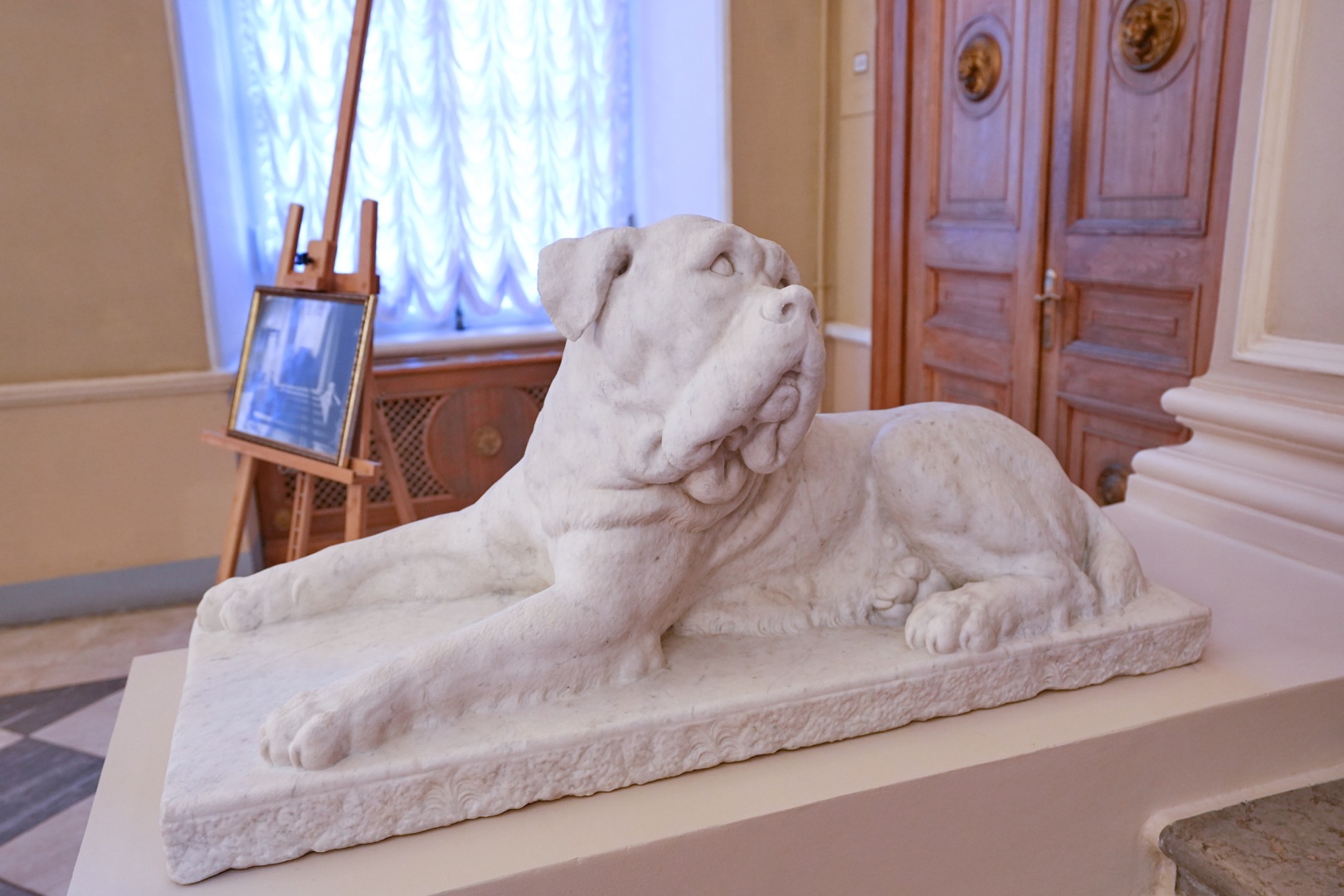 Мраморные собаки снова охраняют лестницу Мариинского дворца