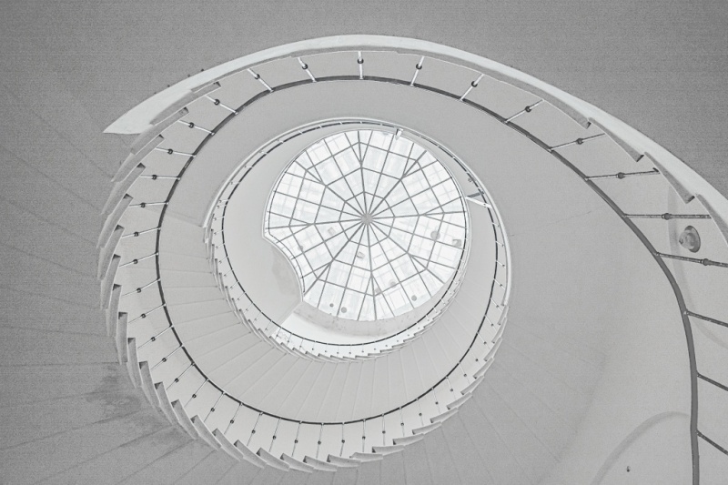 Губернатор наградил петербургских художников