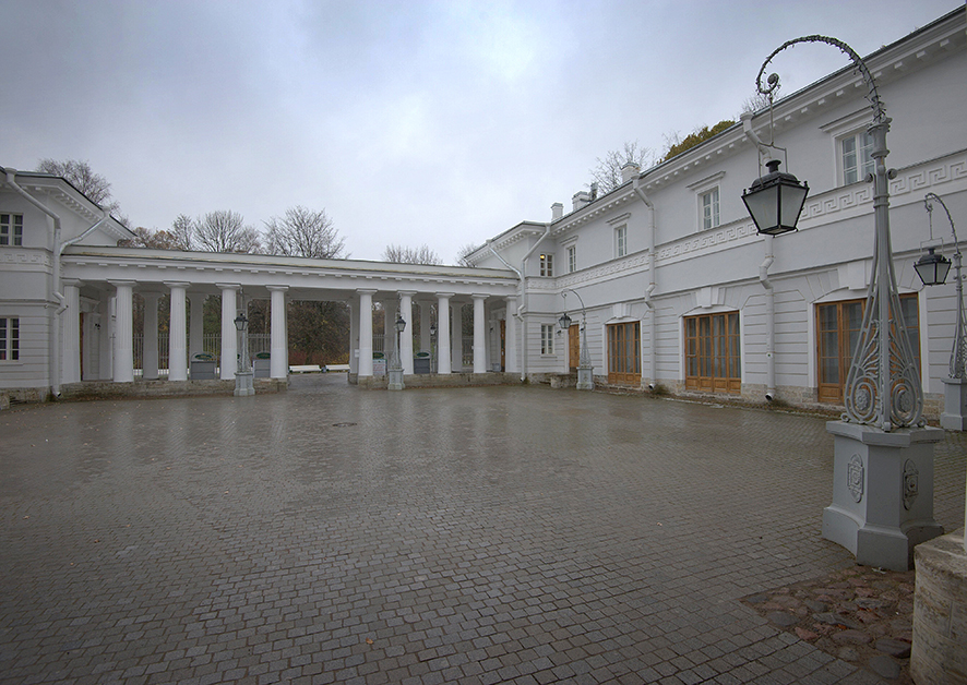 Выставочные залы Конюшенного корпуса 4