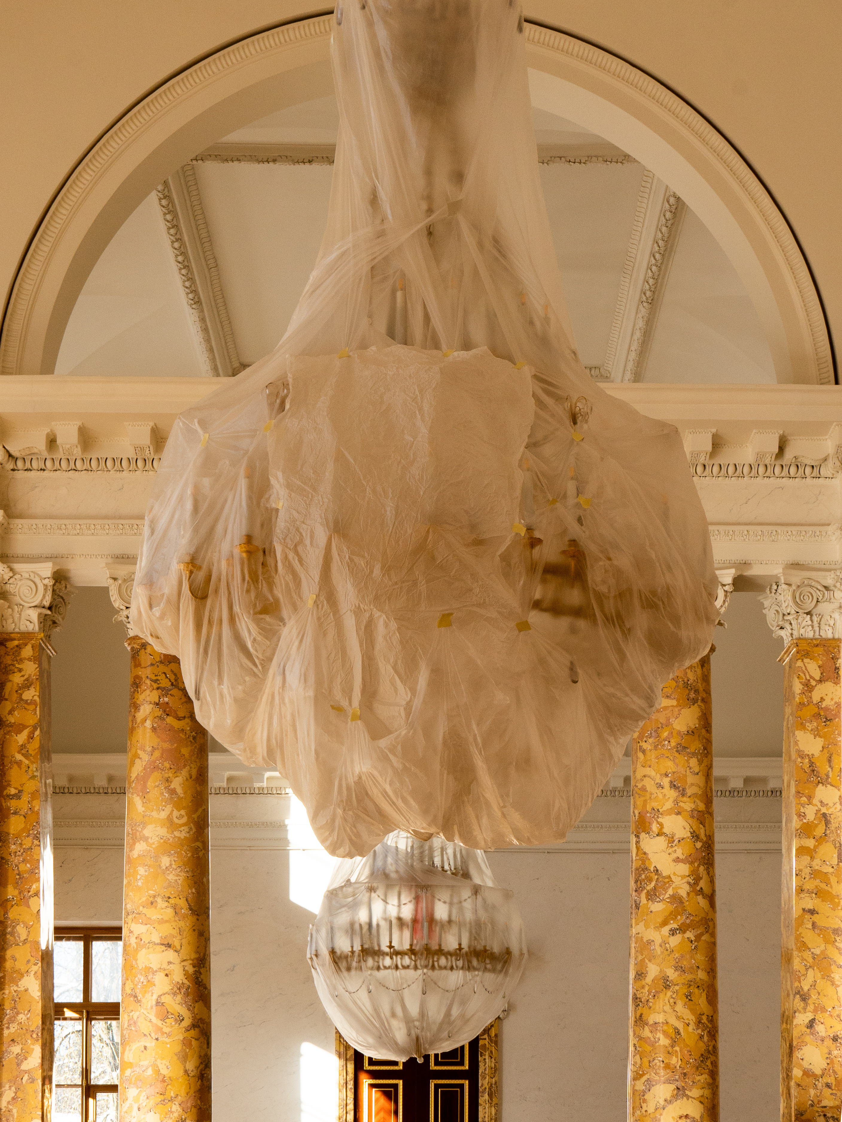 Реставраторы восстановили три большие люстры в ГМЗ «Царское Село» 20