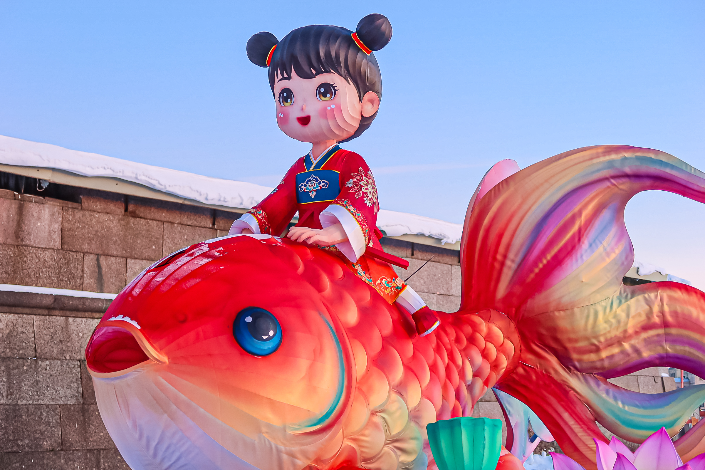 Драконы и фениксы из Цзыгуна поселились на Заячьем острове24