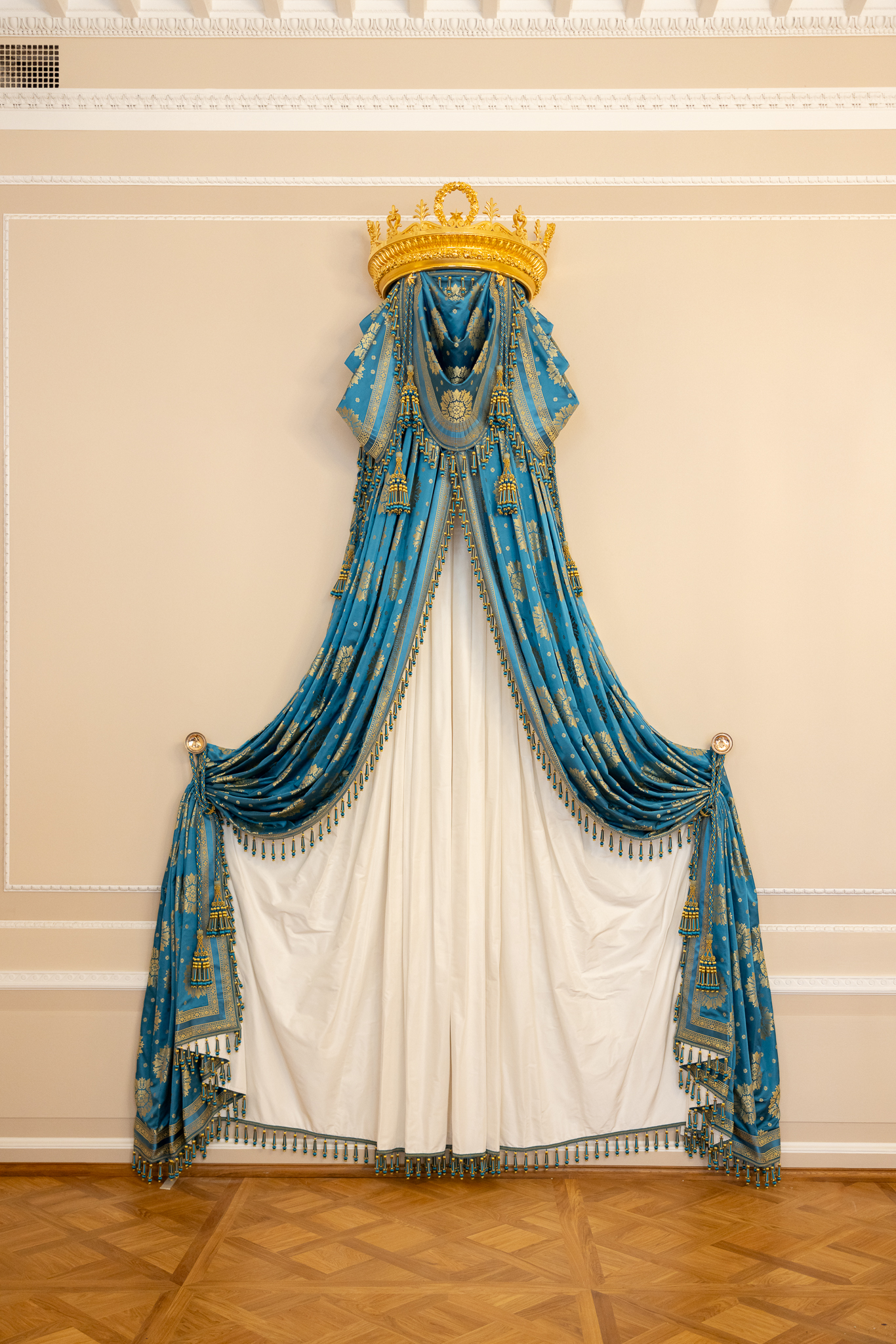 В Петергофе восстанавливают опочивальню императрицы Марии Фёдоровны 6