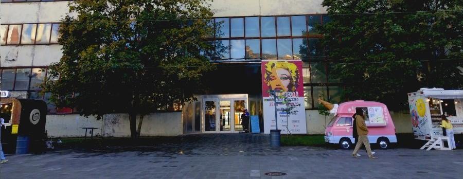 Обзор выставки произведений Энди Уорхола в «Севкабель Порту»